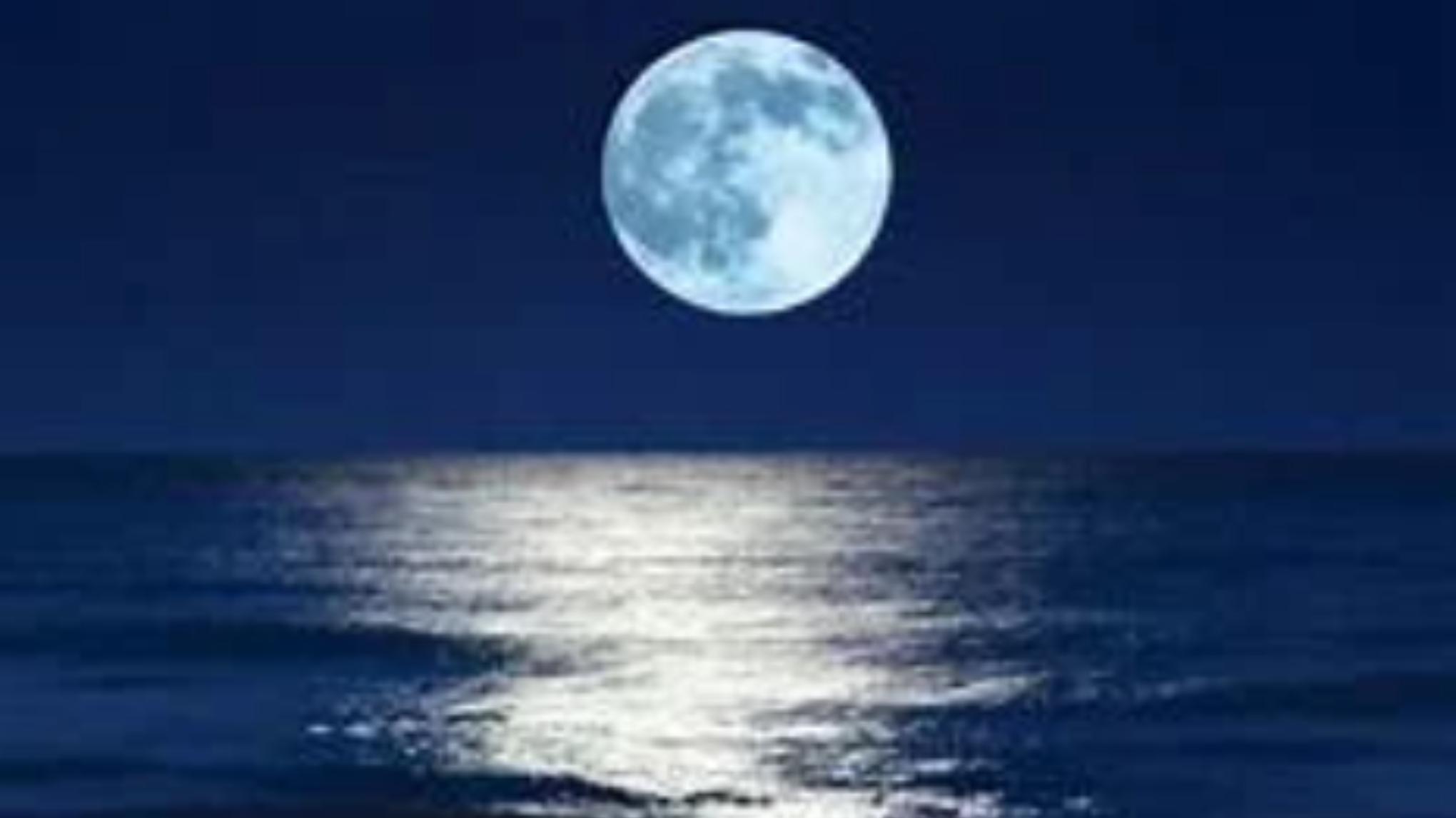 Blue Moon Ceremony on the beach with Tracey OHara