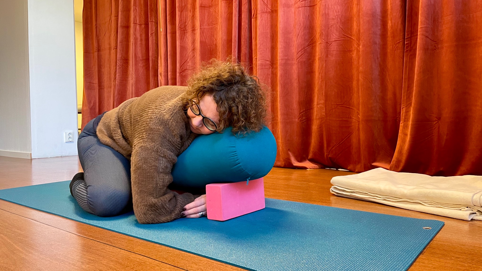 Yinyoga på höstlovet - stretcha och stanna i stillhet