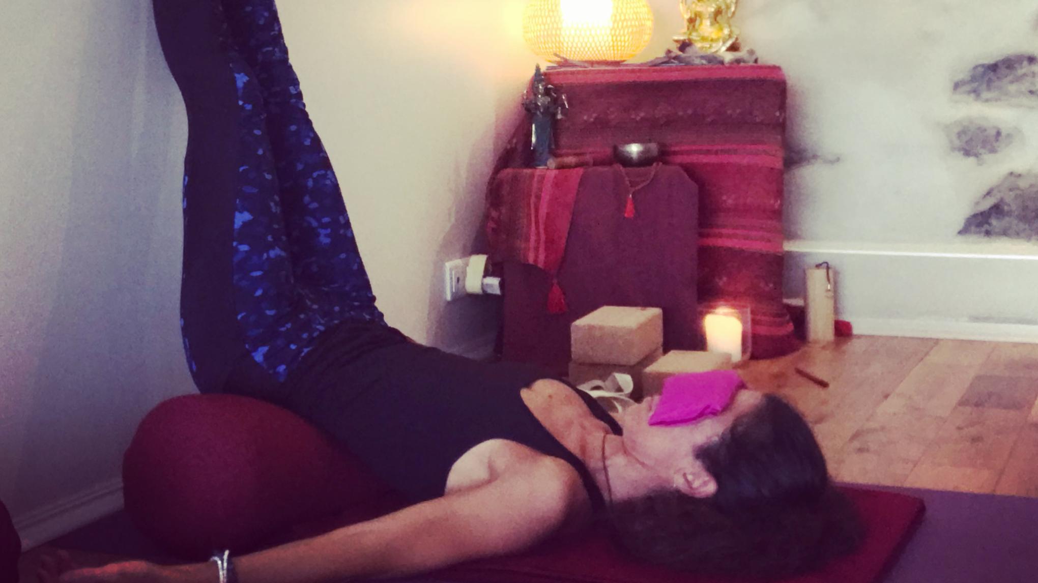 ⭐️ Atelier de Yoga Restauratif le samedi 16 Décembre à 15h.