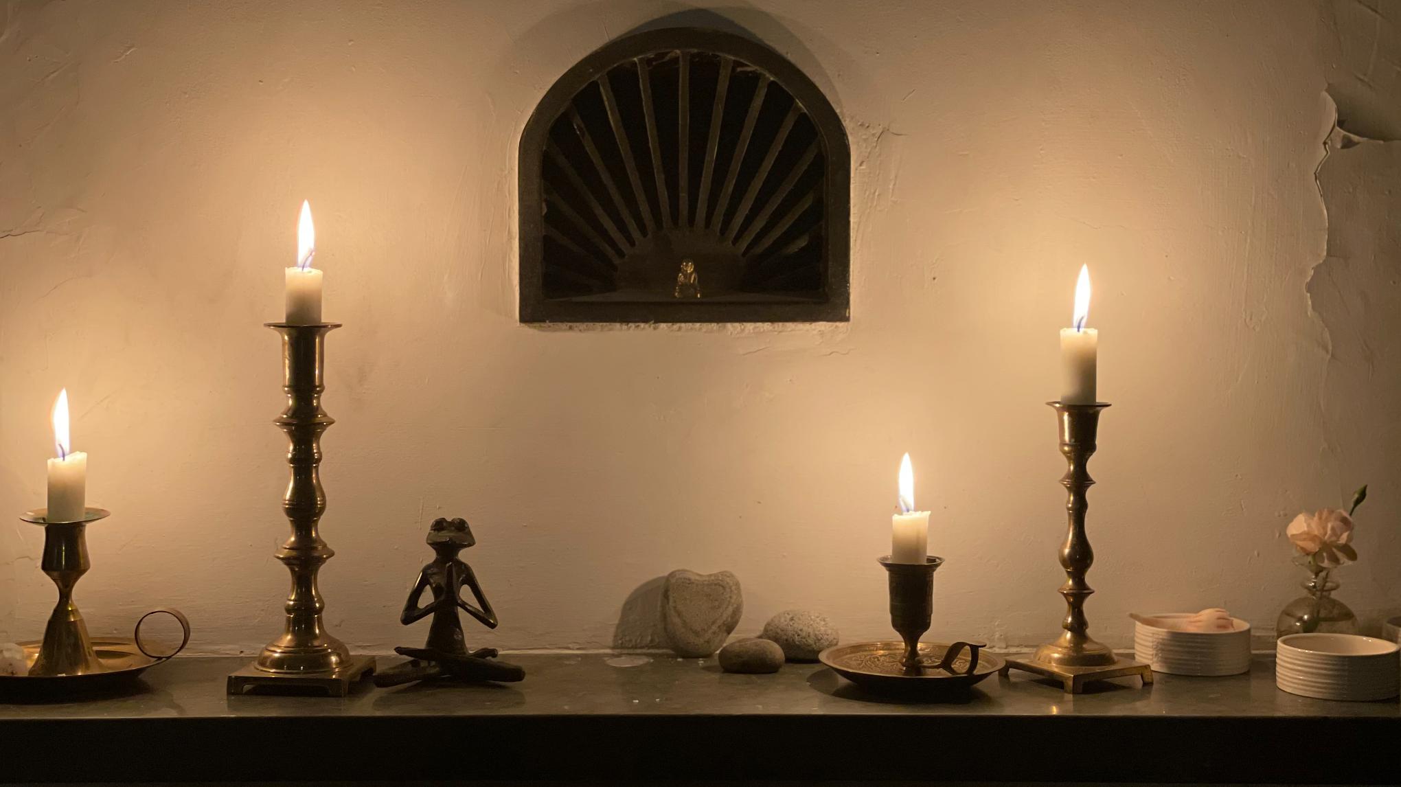 En Nyårsmorgon i Närvaro: Yoga, Reflektion och Inre Ro