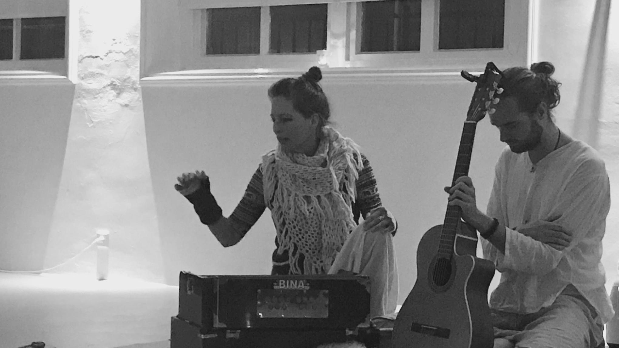 Yin Yoga & live muziek met Mika & Martin