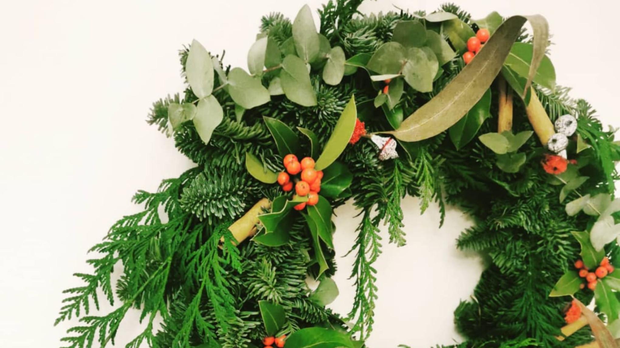 TALLER CORONAS DE NAVIDAD