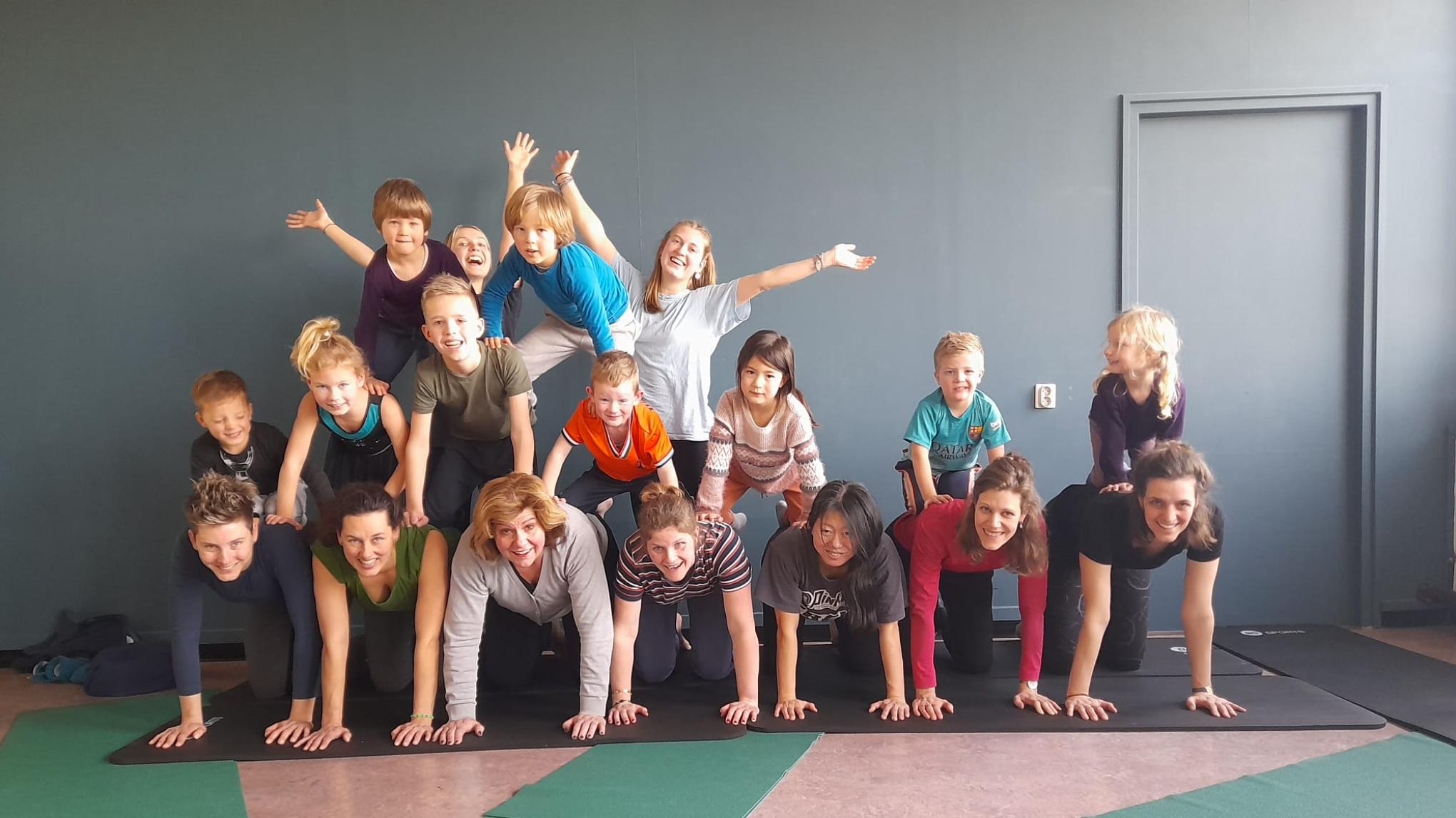 Acroyoga voor ouder en kind (4 tot 12 jaar)