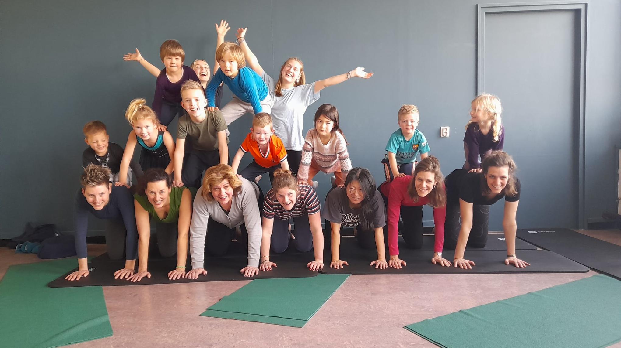 Acroyoga voor ouder en kind (4 tot 12 jaar)