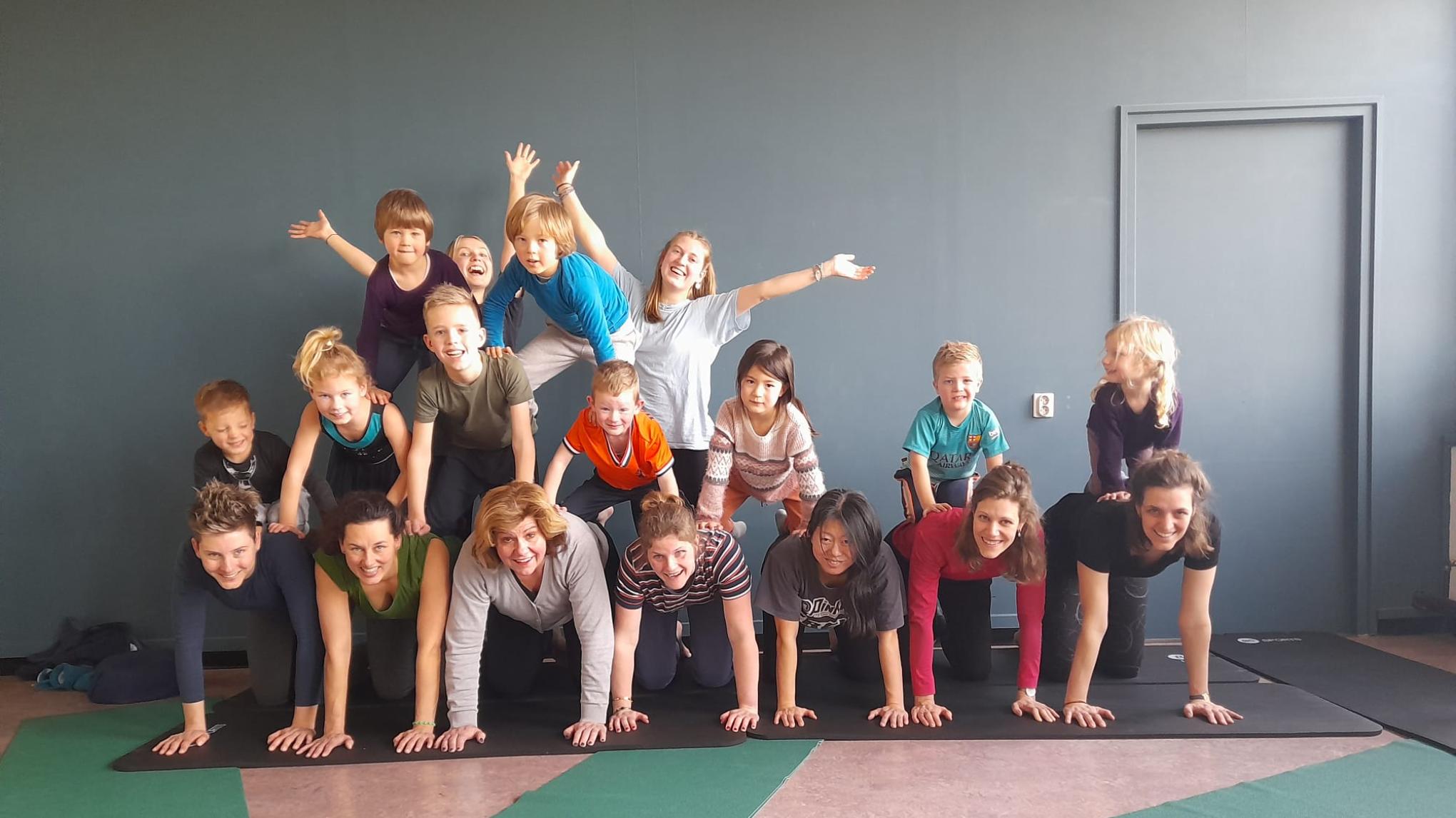Acroyoga voor ouder en kind (2-5 jaar) op zondag 19 oktober
