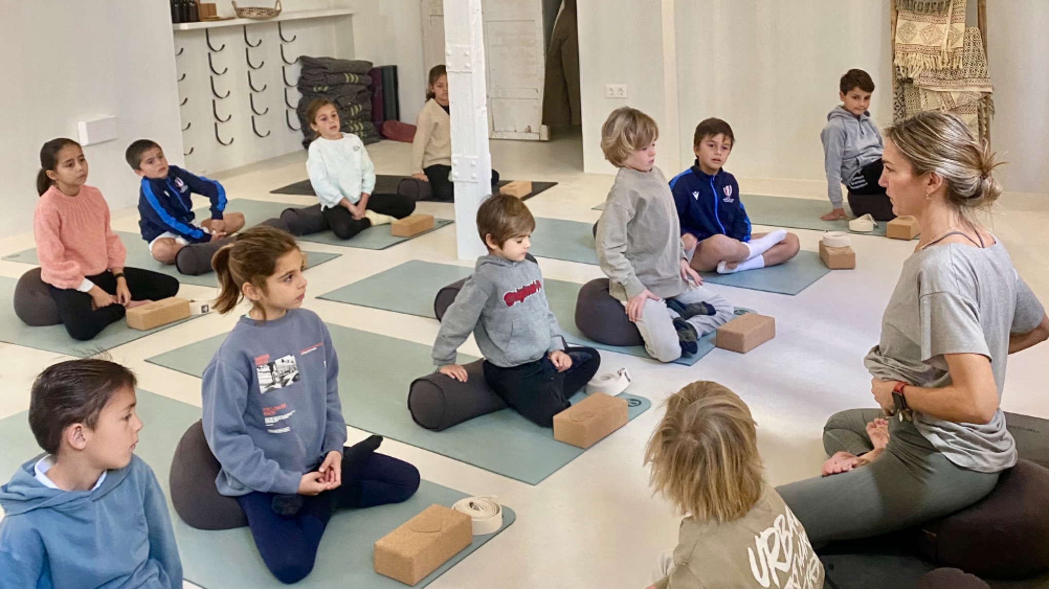YOGA Y ARTE PARA NIÑOS