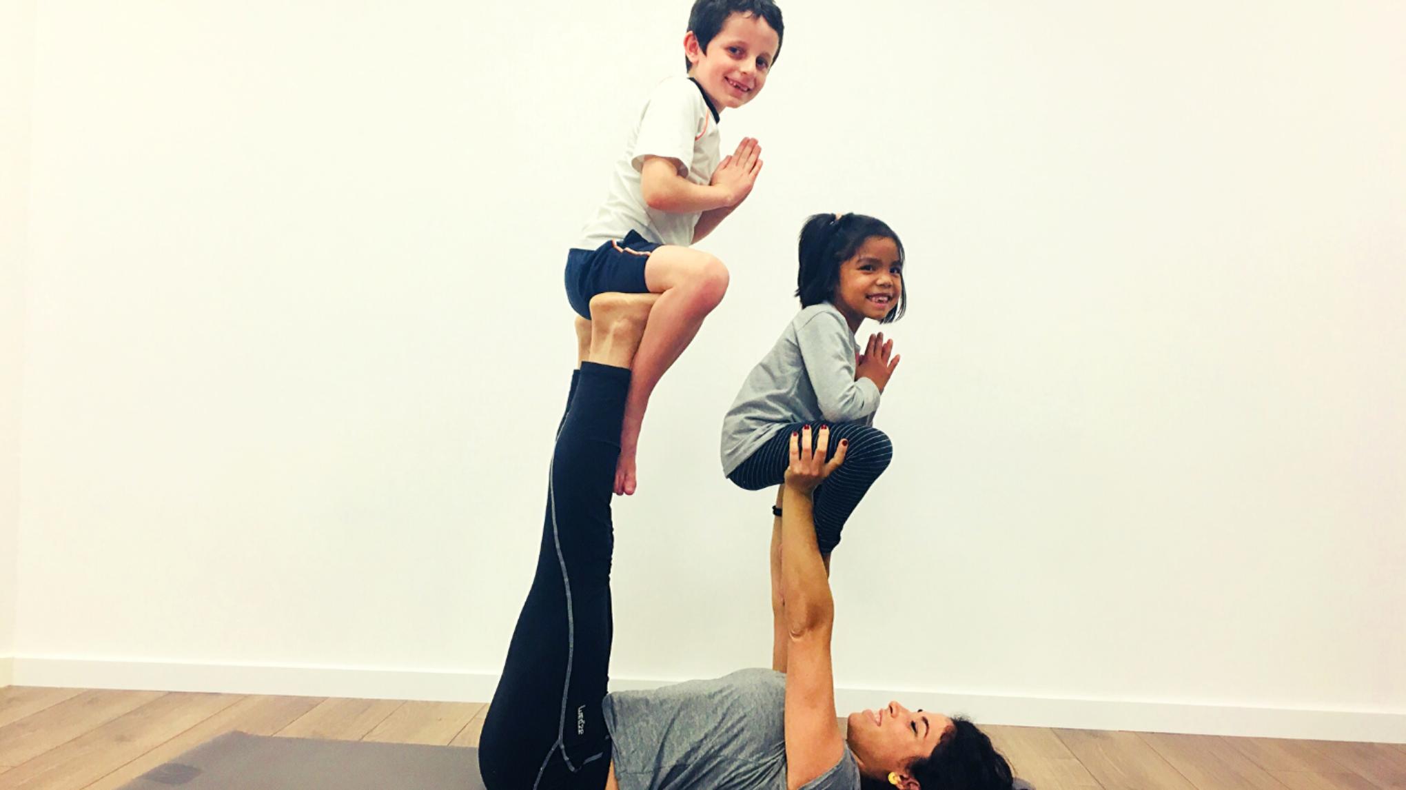 Taller de Acroyoga en familia