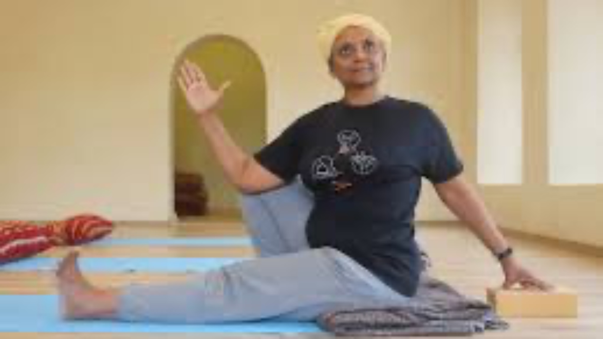General class (120min) in STUDIO with Gauri (English)