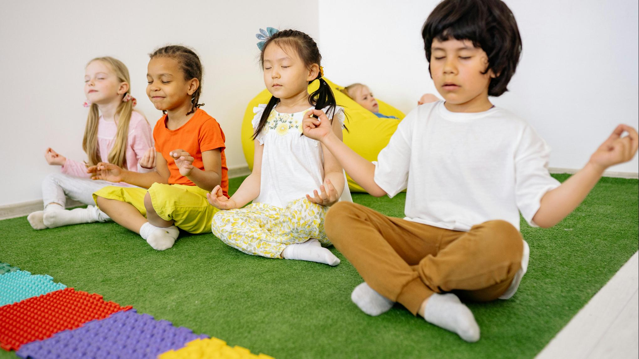 Family Yoga (Mindfulness & Yoga)