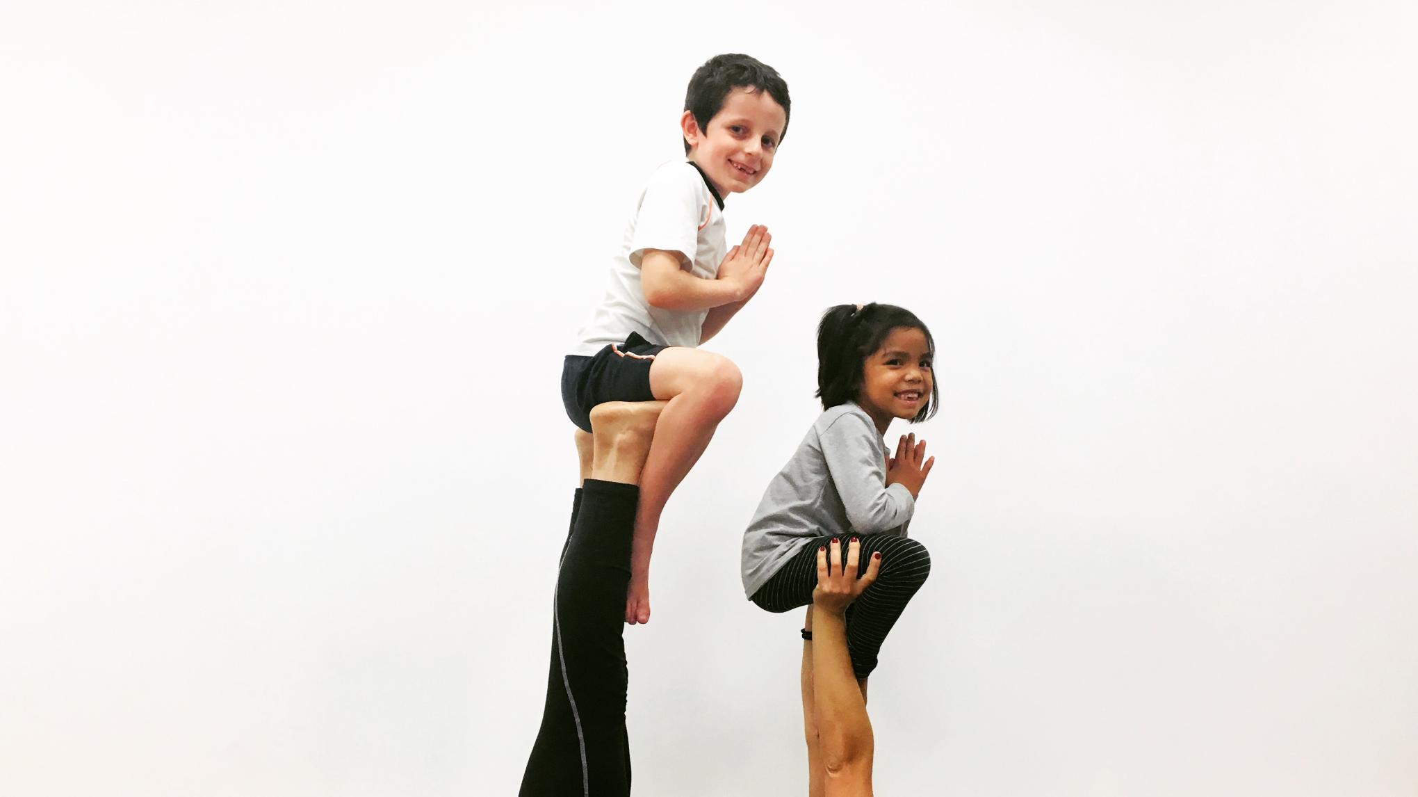 Taller de Acroyoga en familia