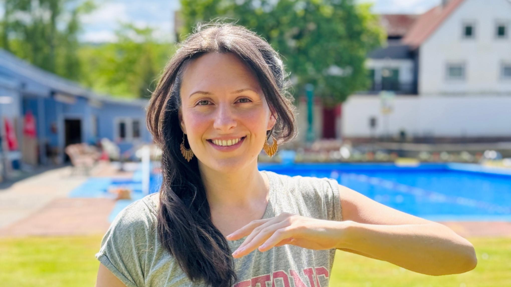 Sanftes Yoga für Alle im Güttersbacher Schwimmbad