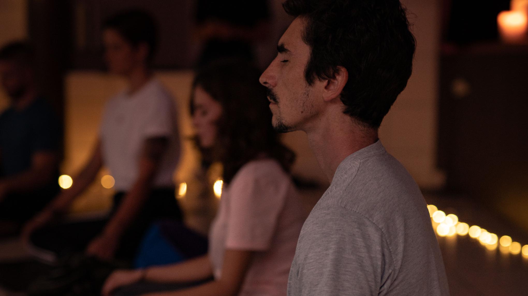 Soirée YIN & Restorative Yoga// candle light 🕯🕯🕯🕯✨ "CÔTE à CÔTE studio"