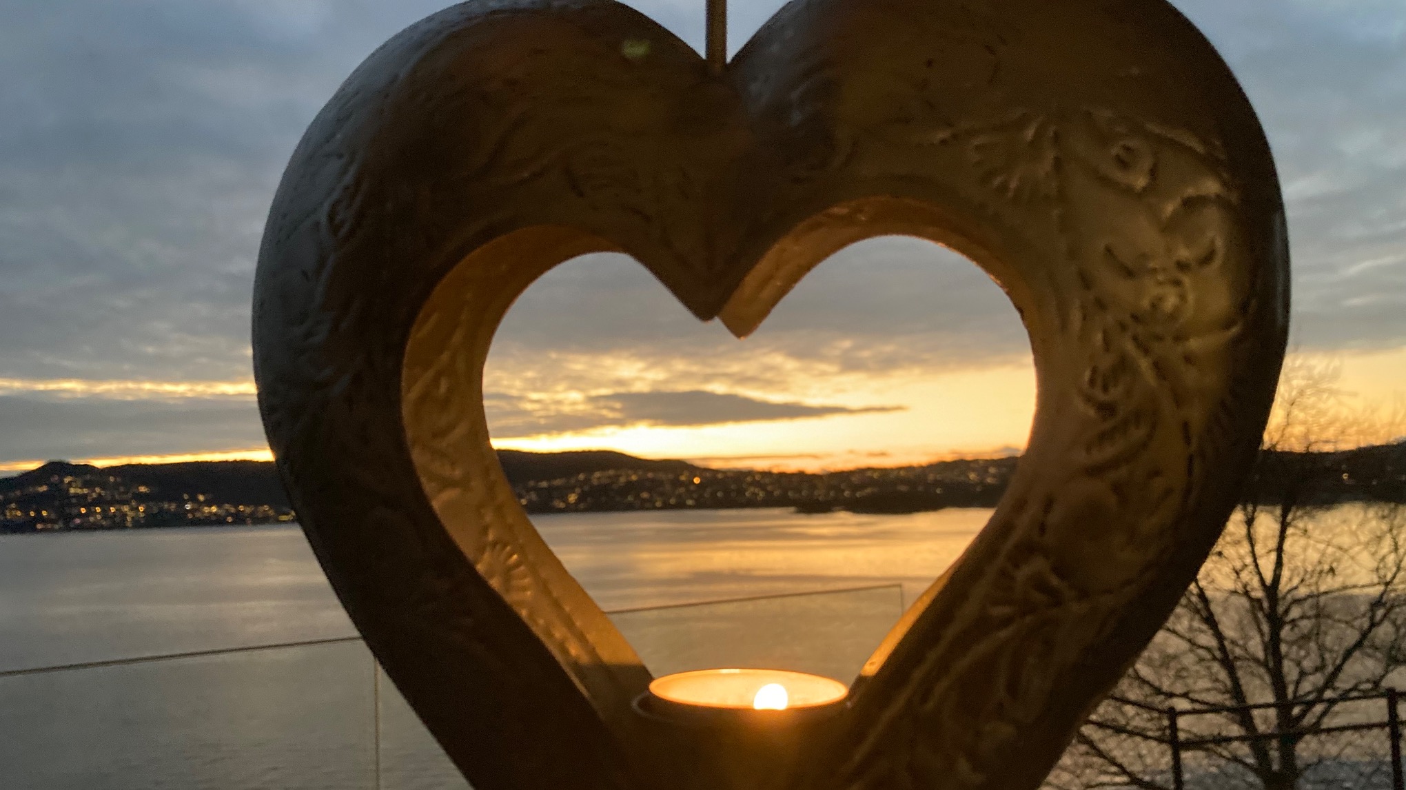 Lun 3 timers «Stille i kaos» Jule Yoga, Abonnement kunder egen pris