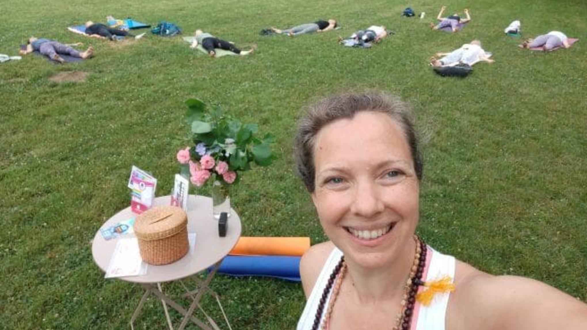 Special: 108 Sonnengrüße im Park