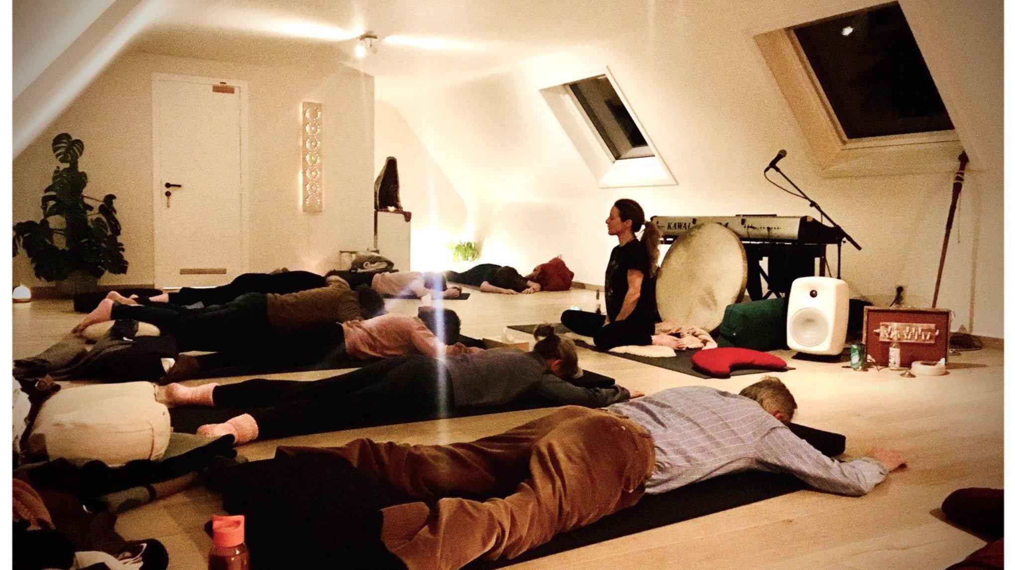 YOGA BREATHWORK SOUND JOURNEY MET STEVEN EN ANN