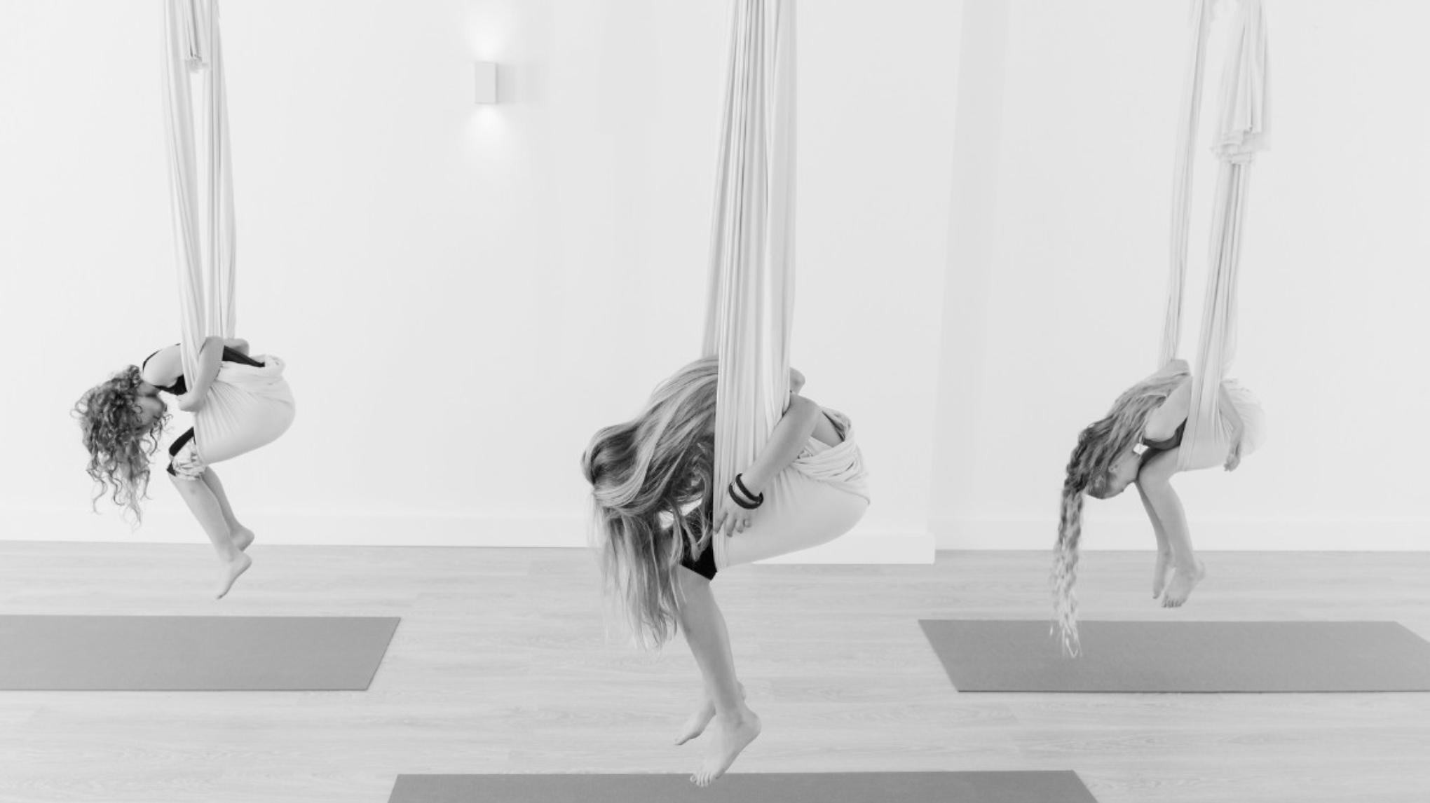 Special: AERIAL YIN YOGA & REIKI met Valerie Nkale