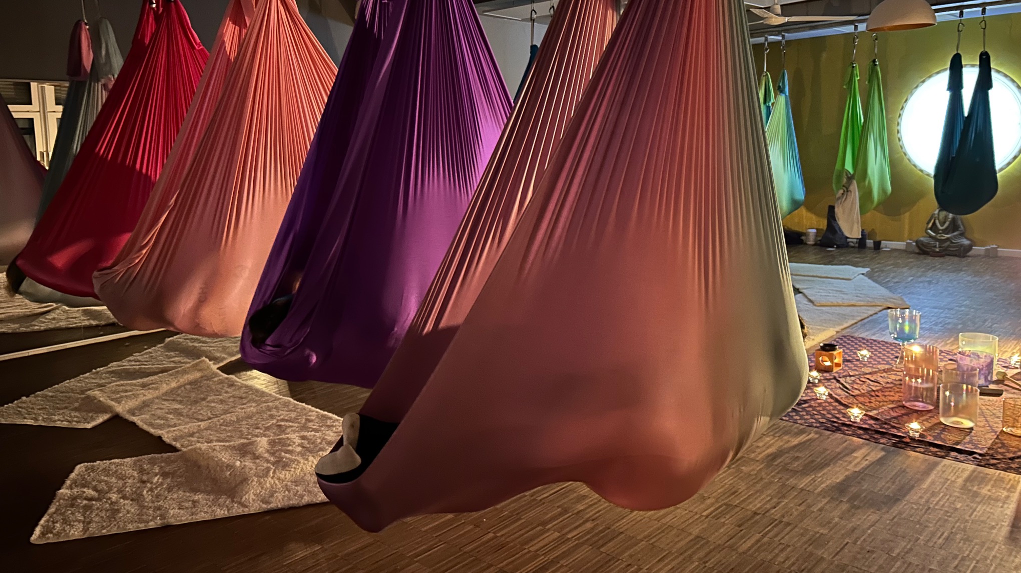 Klangbad Special: Schwebendes Klangbad im Tuch