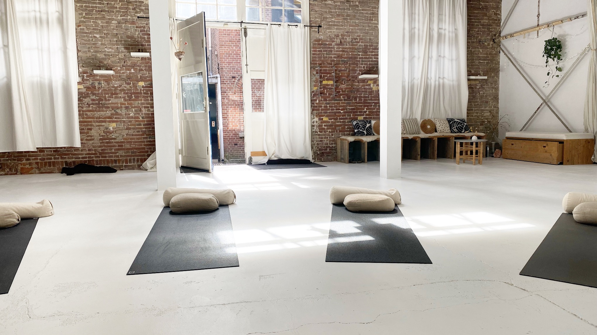 Dive deep into yoga cursus