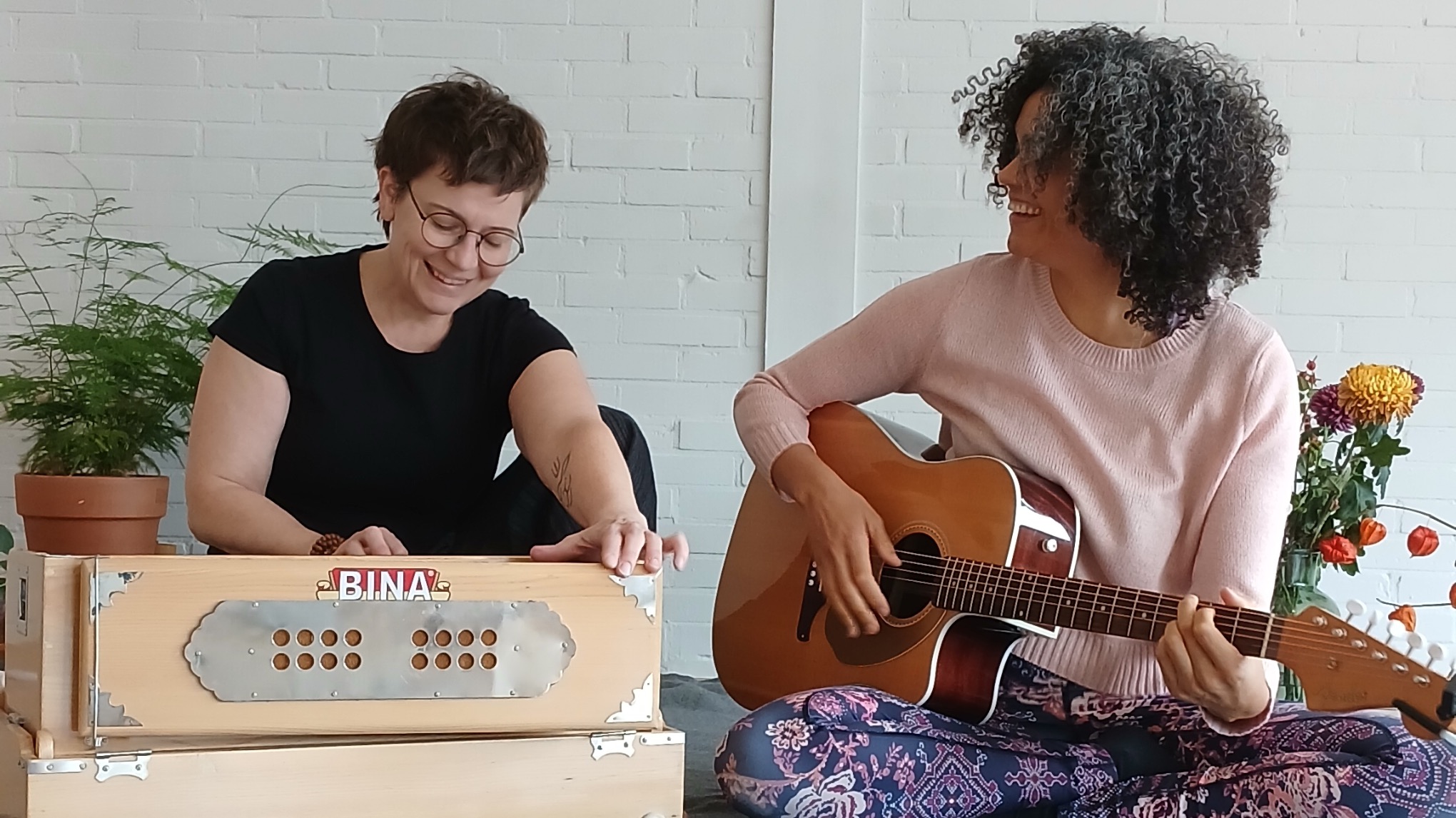 Kirtan met Lovely en Renske