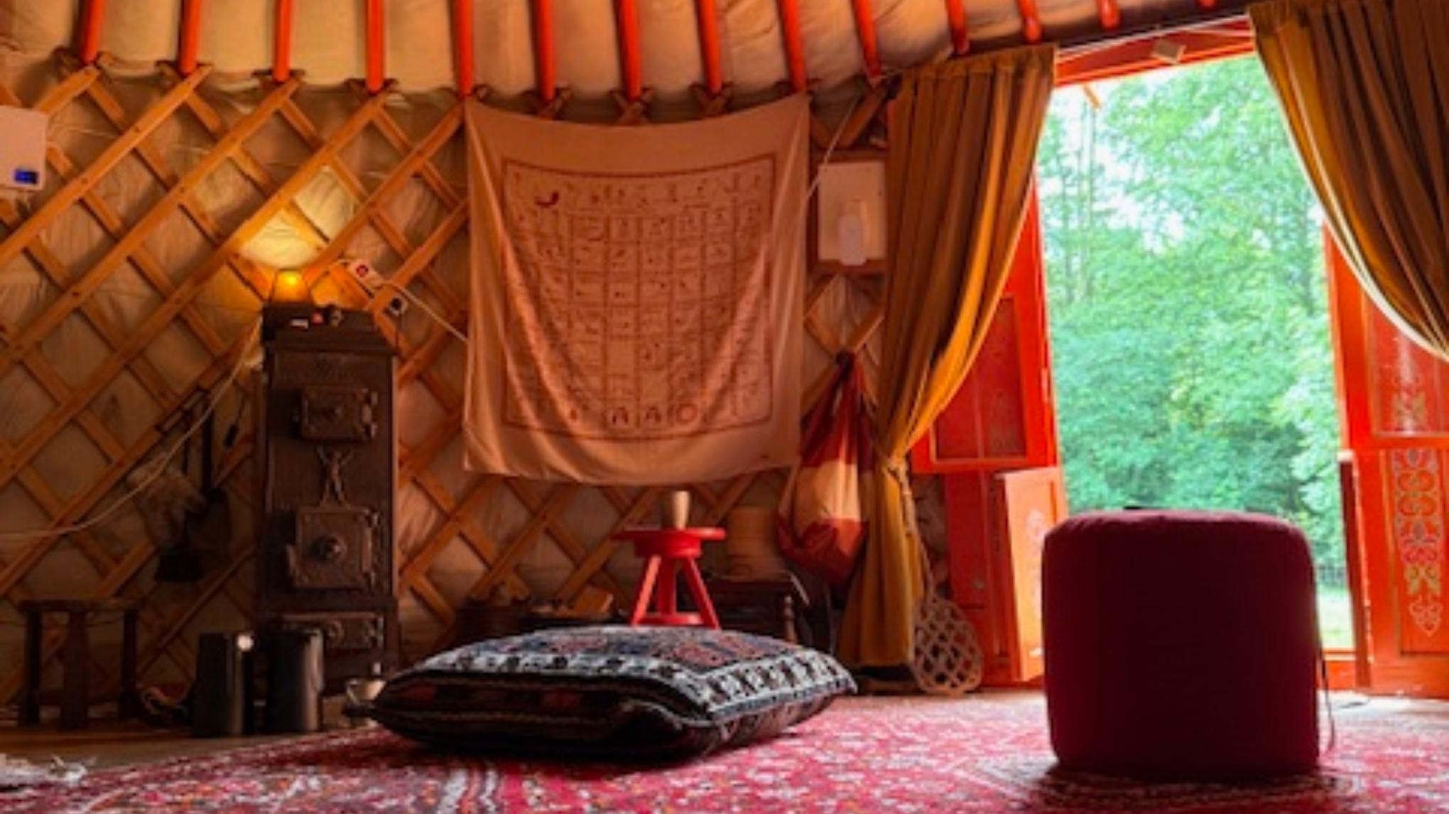 Yurt | Spanning en oude energie loslaten | Ademsessie