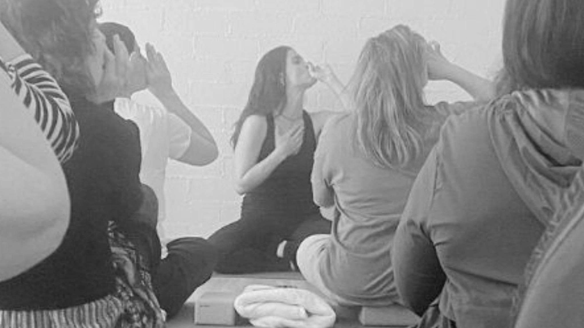 YOGA FACIAL CON YENAI