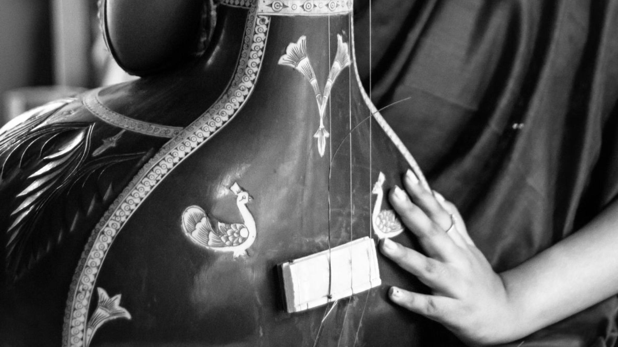 RESTORATIEVE YOGA & DHRUPAD KLANKREIS met Lana Meeusen & Wim De Winter