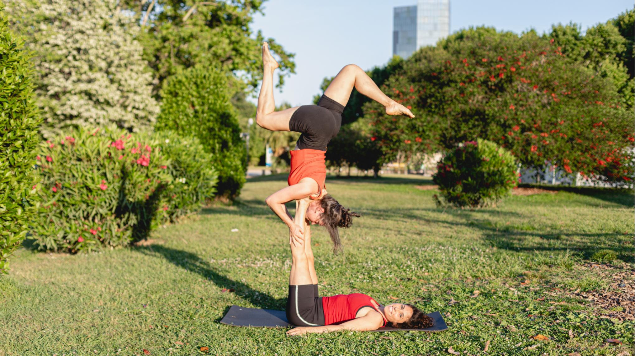 Taller de Acroyoga Fundamentos ✦ Parc de la Ciutadella ✦