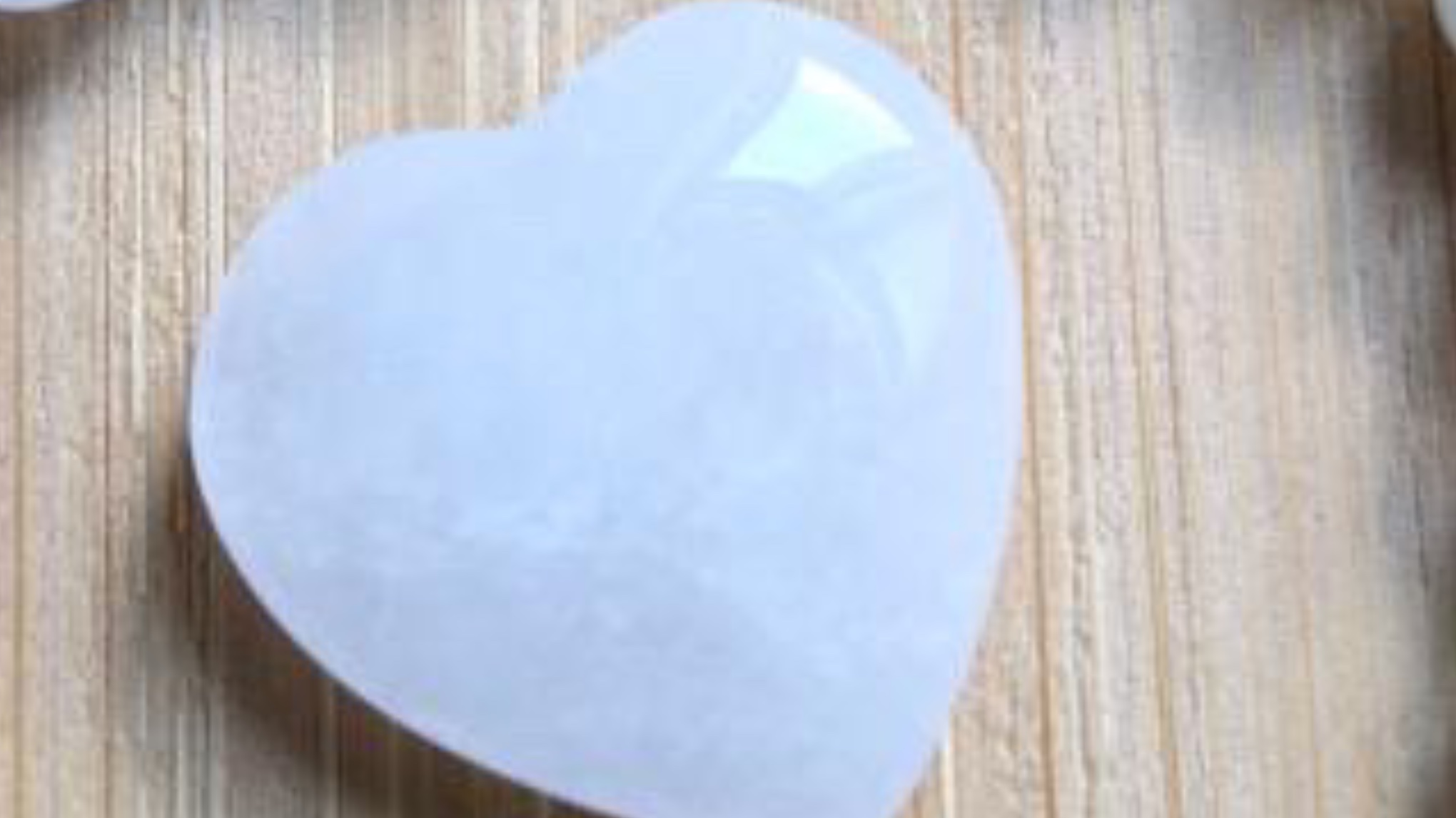 Kreativ mit Kristallen-Bastelspaß für kleine Schmuckdesigner