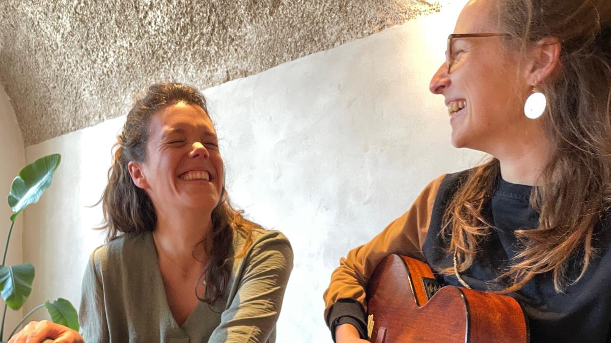 Zangcirkel buiten met Sara & Emilie