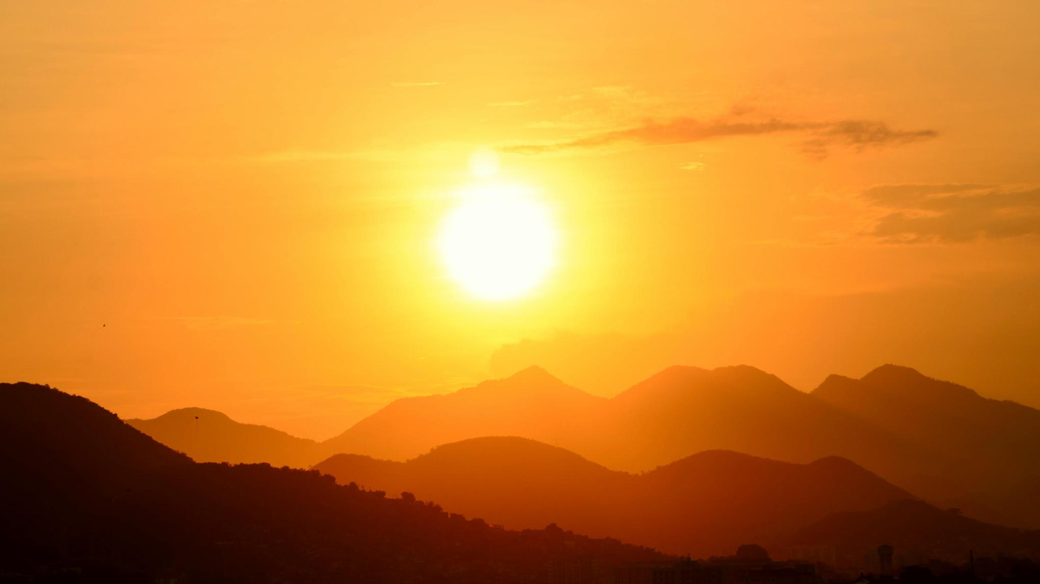 solstice d'été 🌞  réveil corporel + vers 108 salutations + fête du yoga