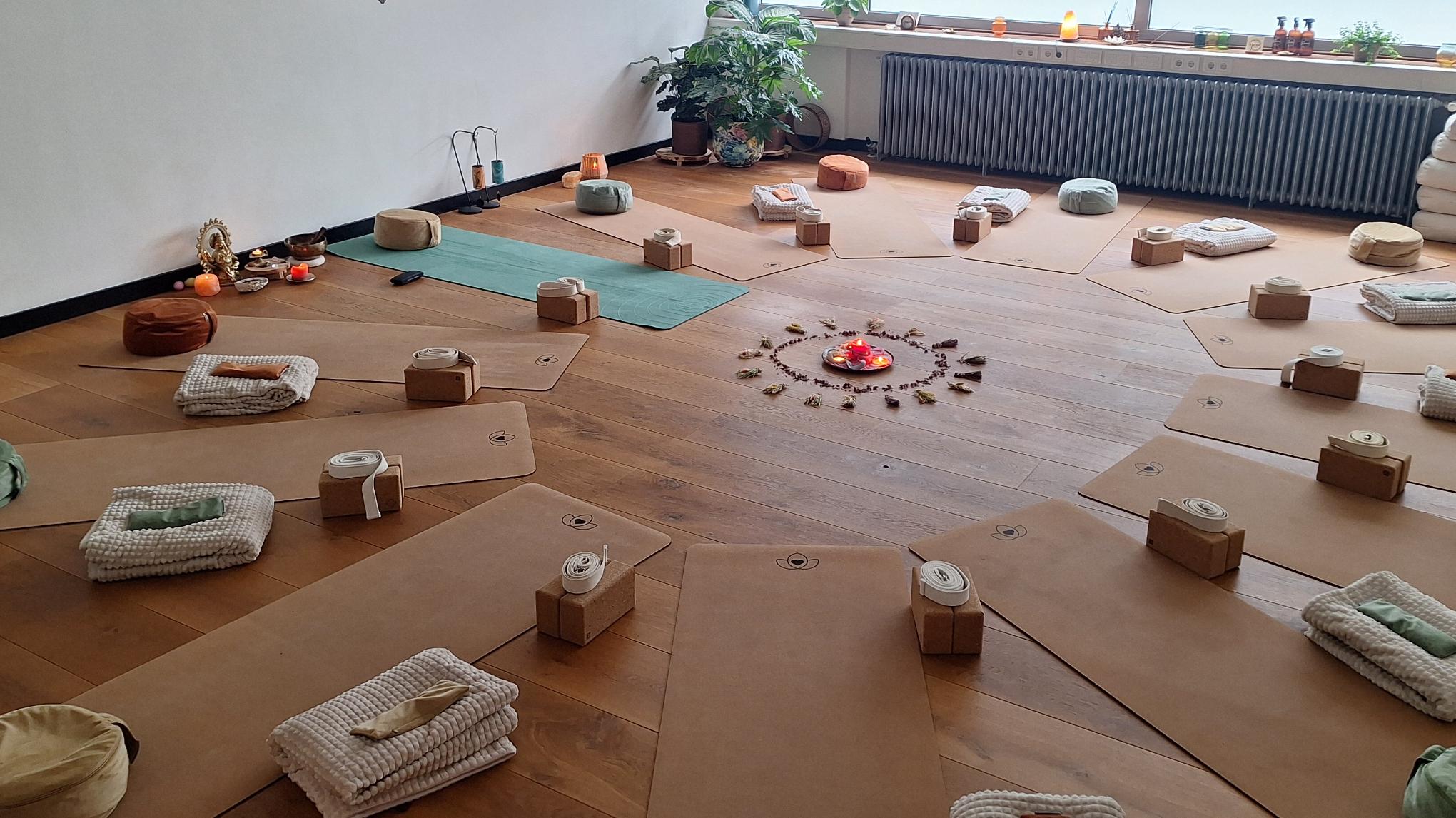 Feestje: 1-jarig bestaan Het Yogahuys