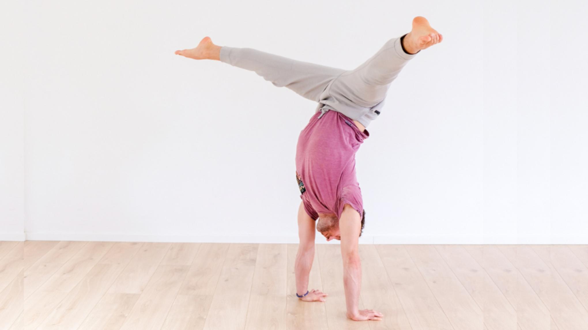 「Class Series」The Art of Handstand • A 3-class series with Martin Fr & En