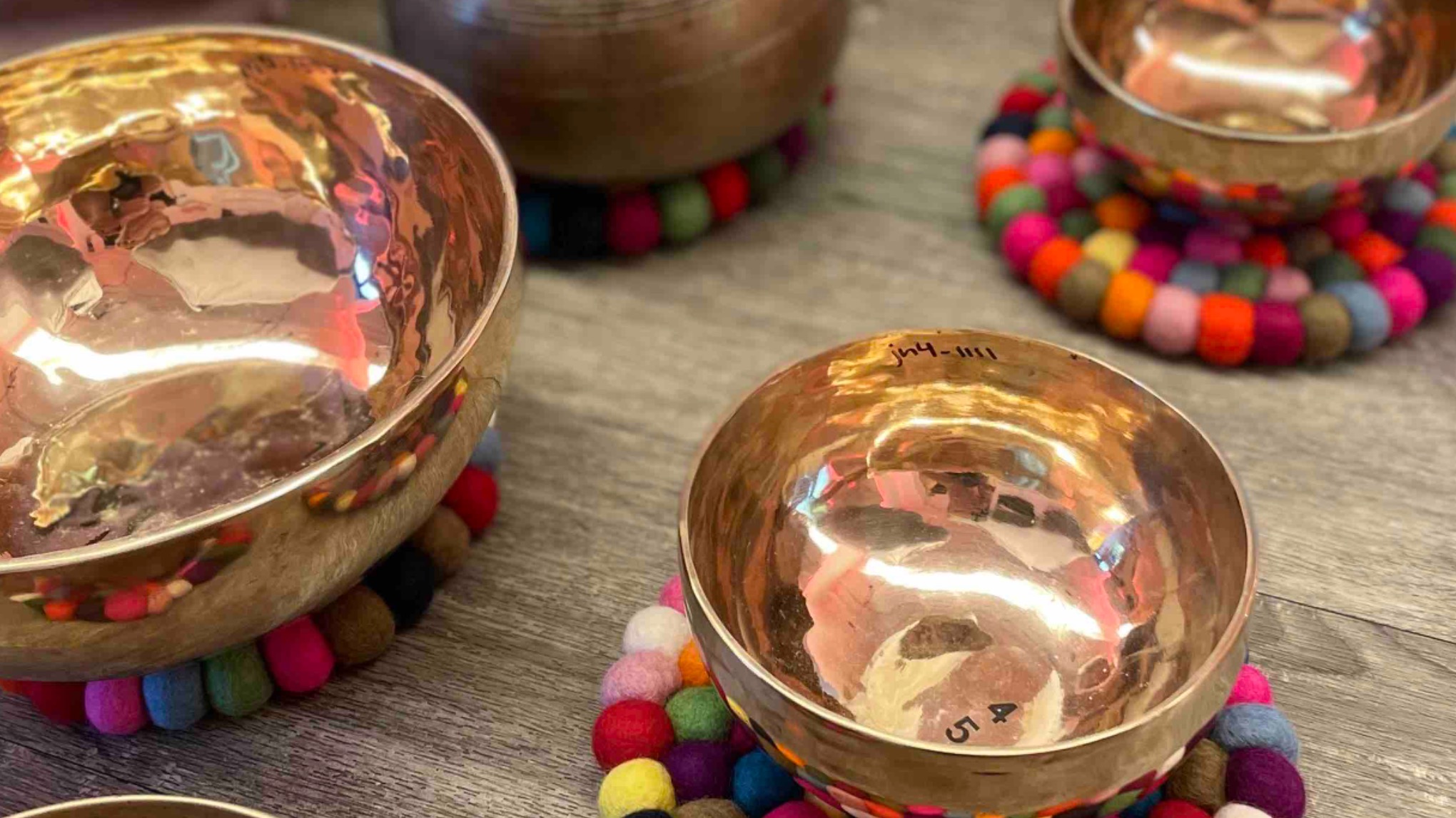 Schweben im Klang - Klangschalen & Aerial Yoga