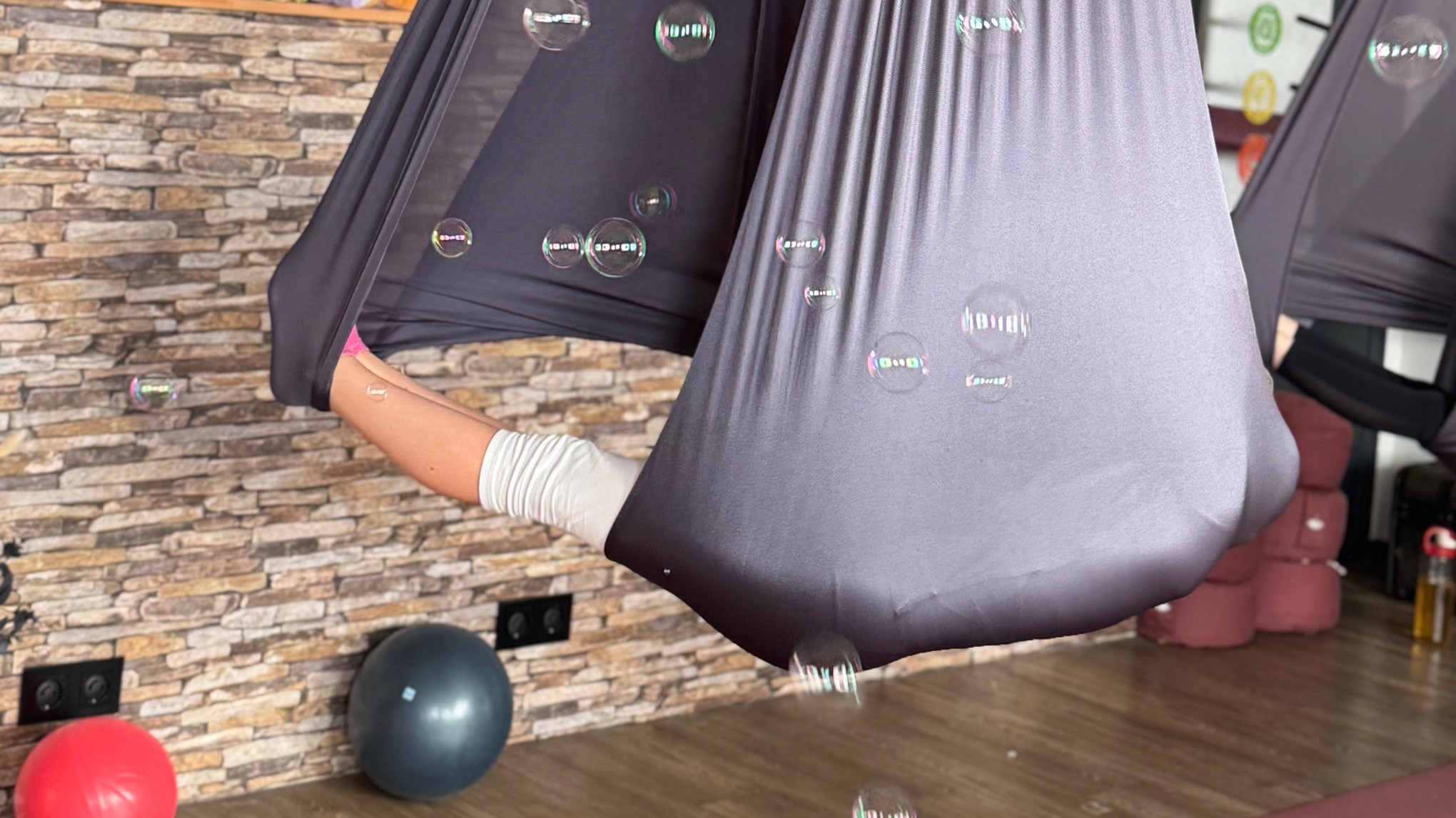Kostenlose Aerial Yoga Probestunde – ab 8 Jahren