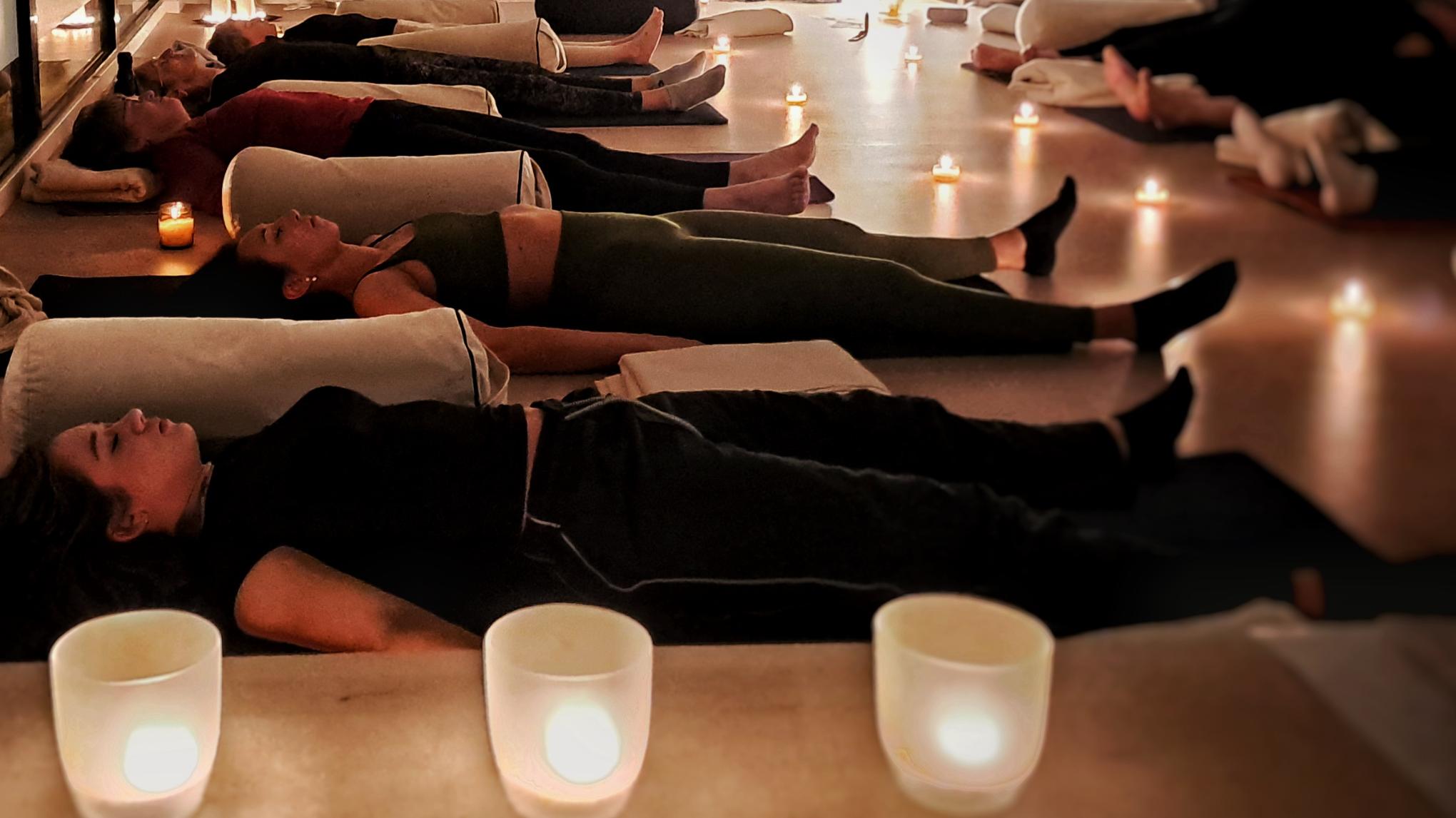 100% Relaxation: Yin & Méditation à la lumière des Bougies