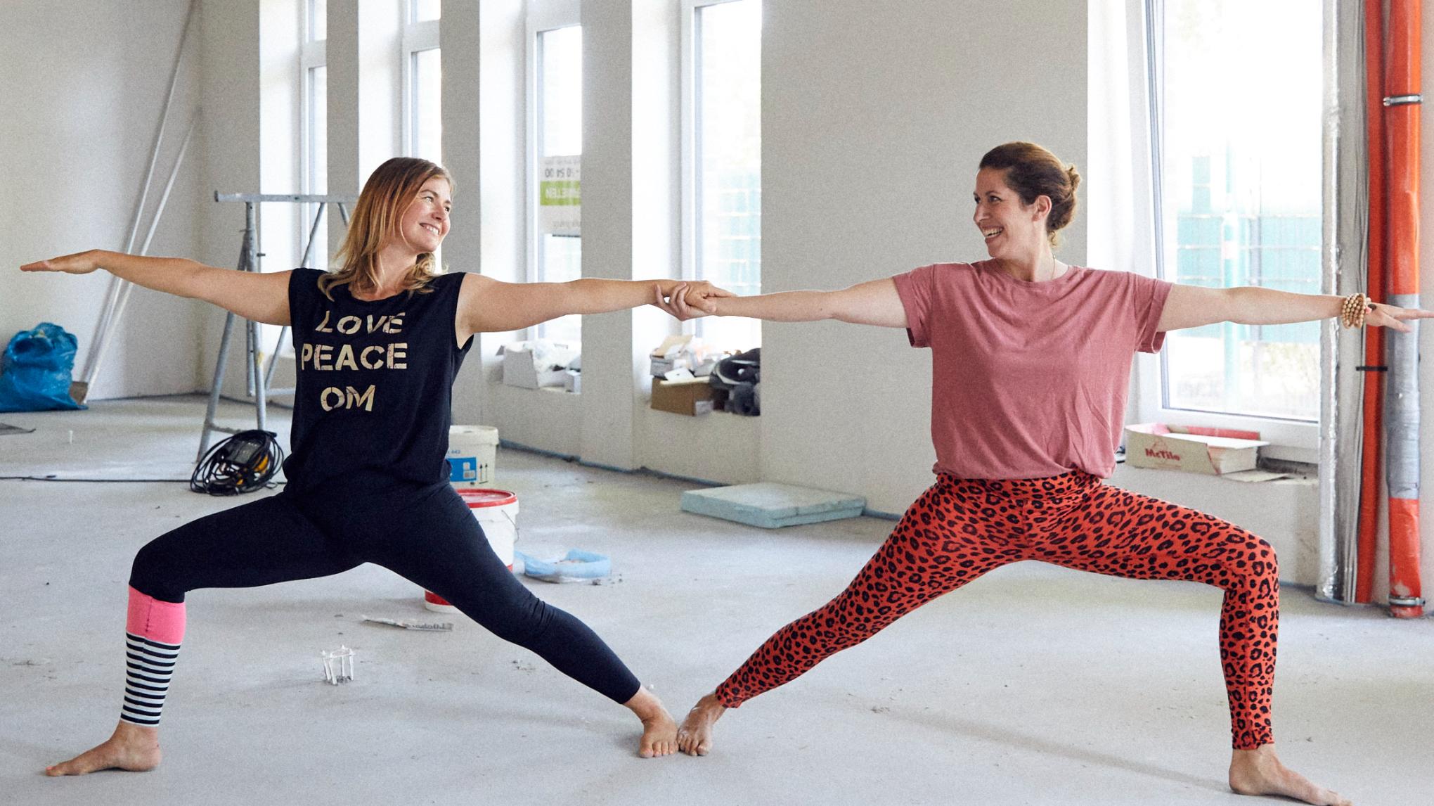 108 Sonnengrüße mit ROMY & JESSI auf Spendenbasis