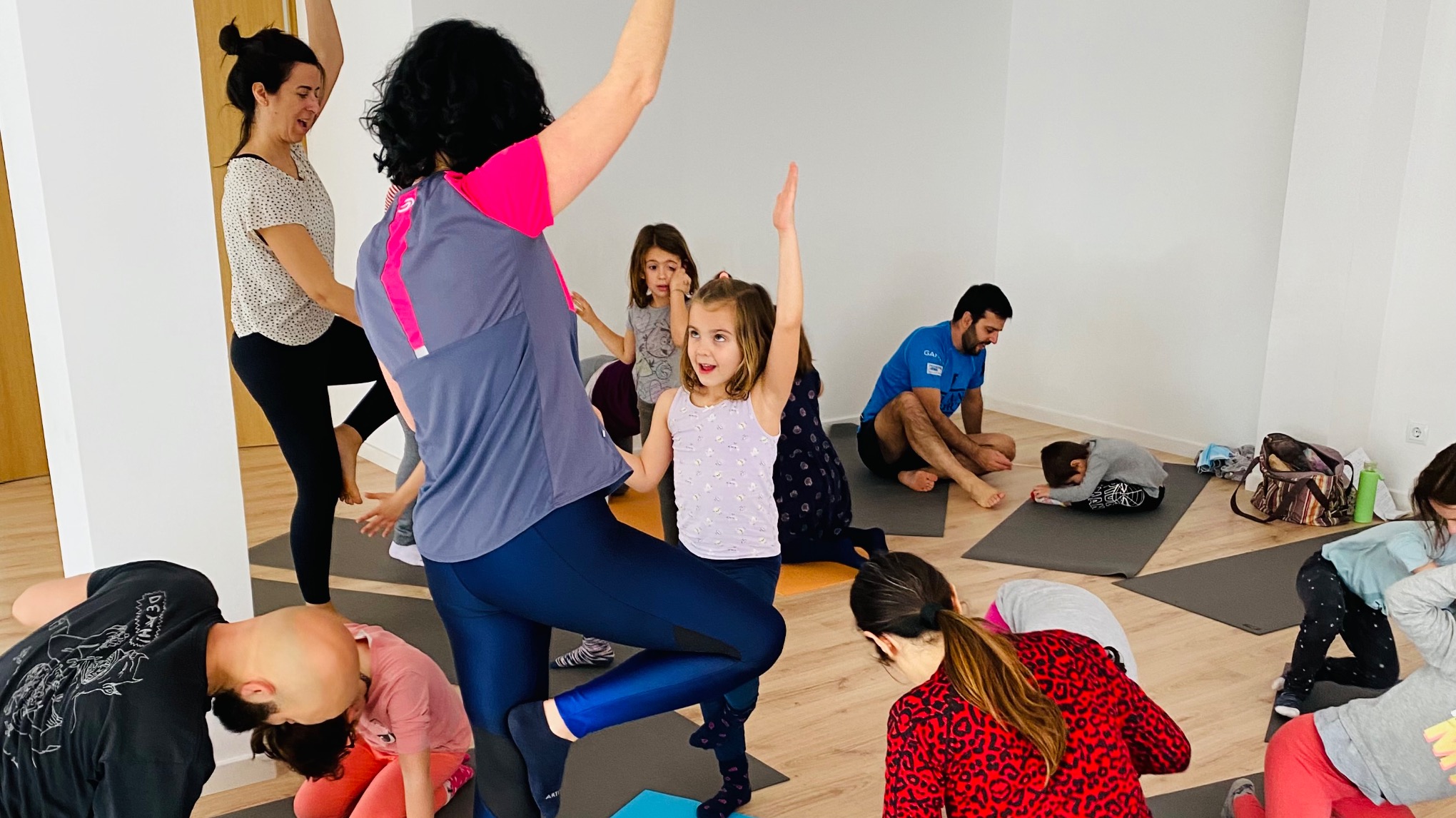 🤸🏽‍♂️Yoga en familia con Émilie