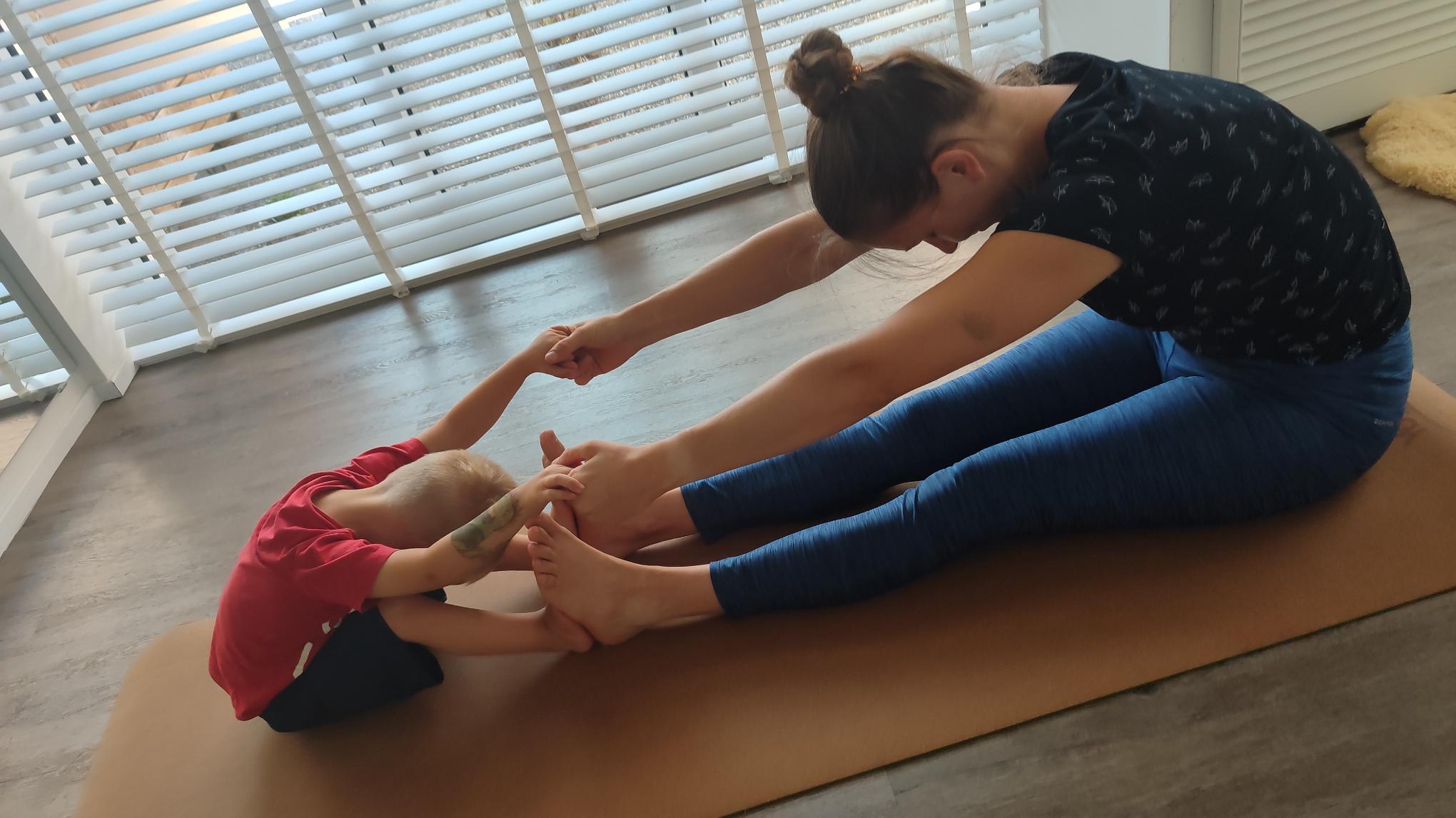 Kinder-ouder yoga workshop ca. 4-8 jaar. thema: Winterse les