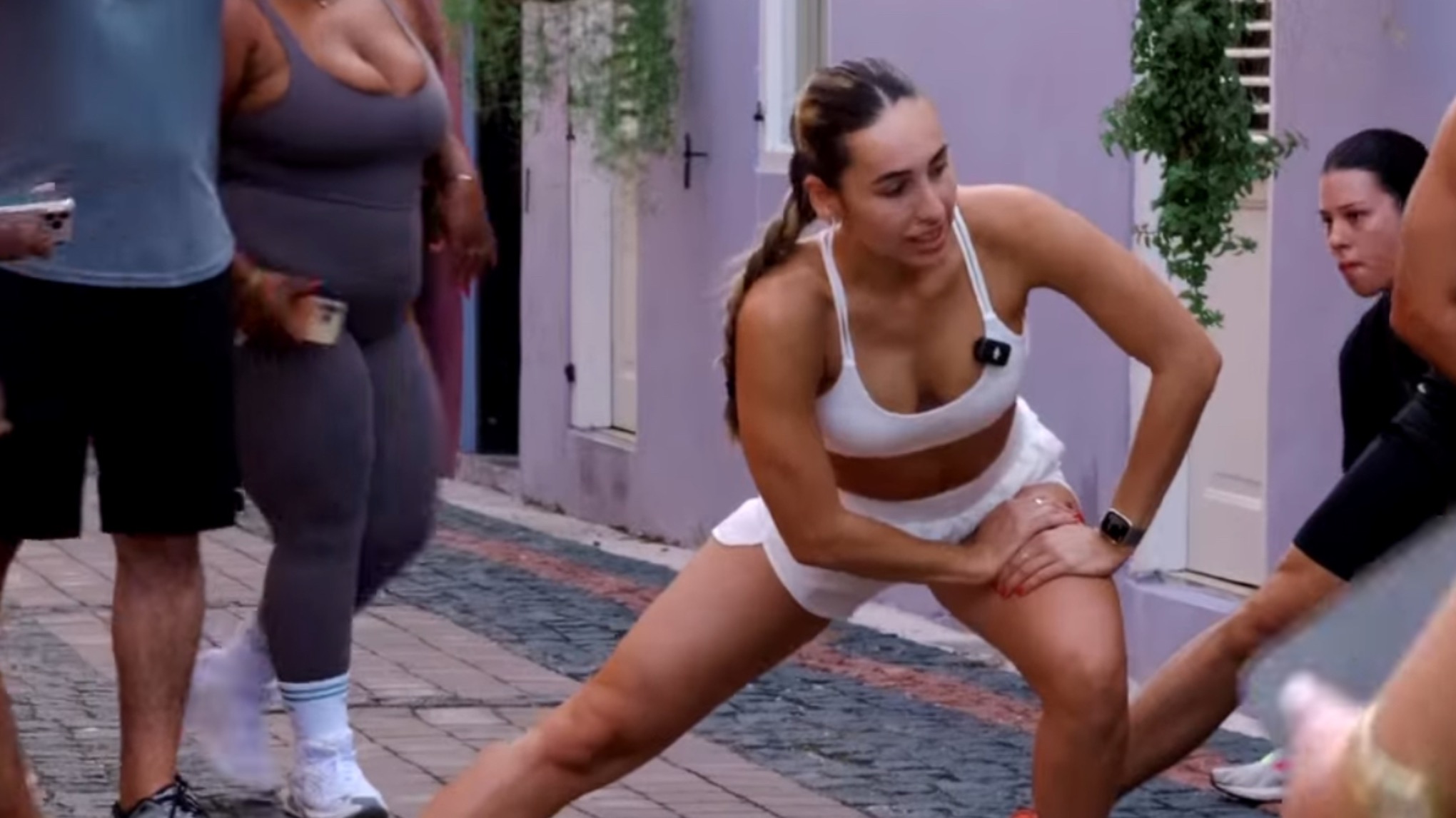 🌞 Sunday Morning Stretch / Run / Plunge / Refresh - Arianna