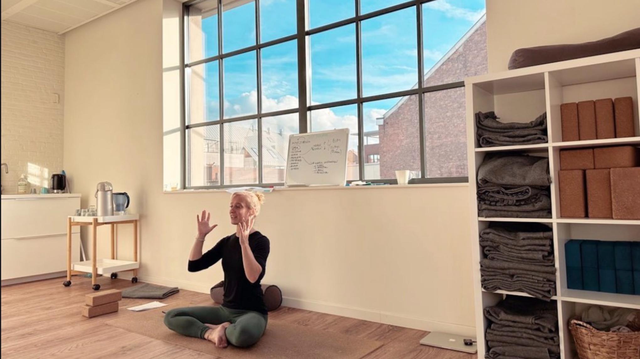 WORKSHOP 1 Discover more about Yoga 'ORIGIN AND BASICS' - Katrien (Studio)