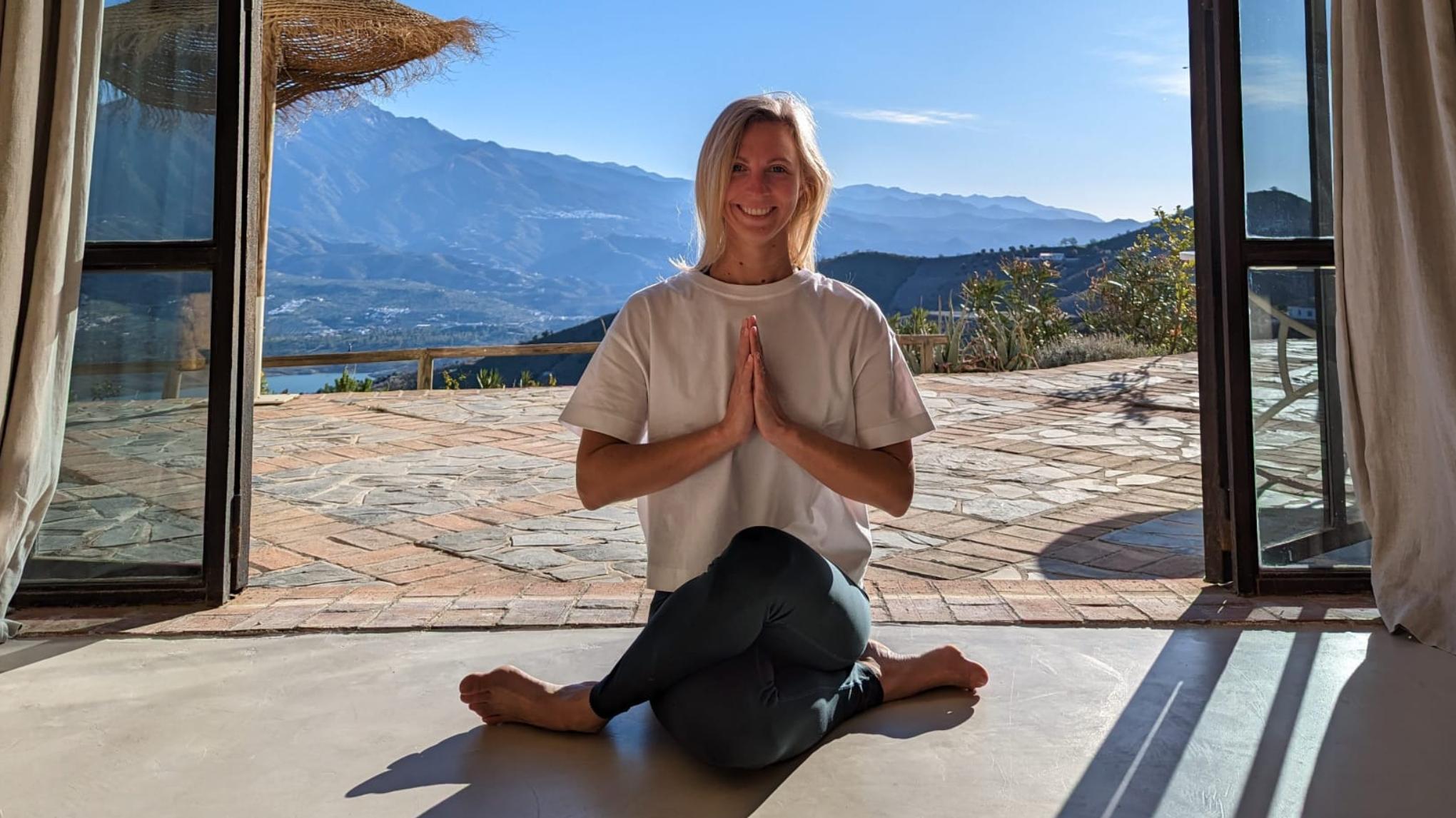 🌙 Yin Yoga Special – Stralend en zacht het nieuwe jaar in met Laura