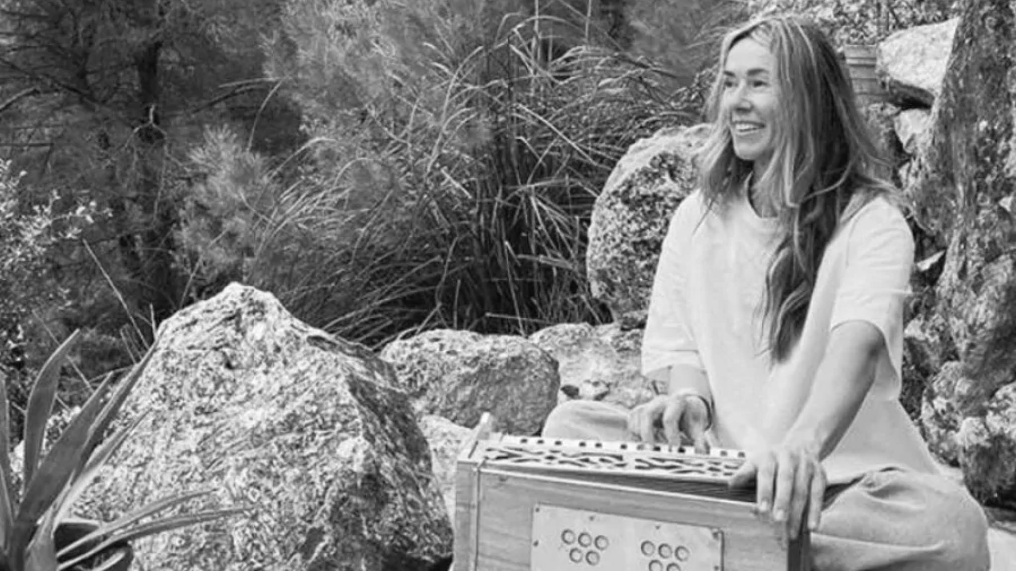 Mystical mantra immersion with Moena de Jong