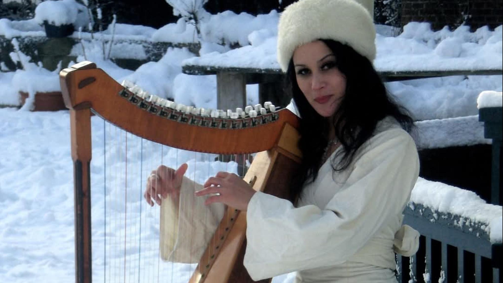 Vrouwencirkel met Harpiste Femke Bloem