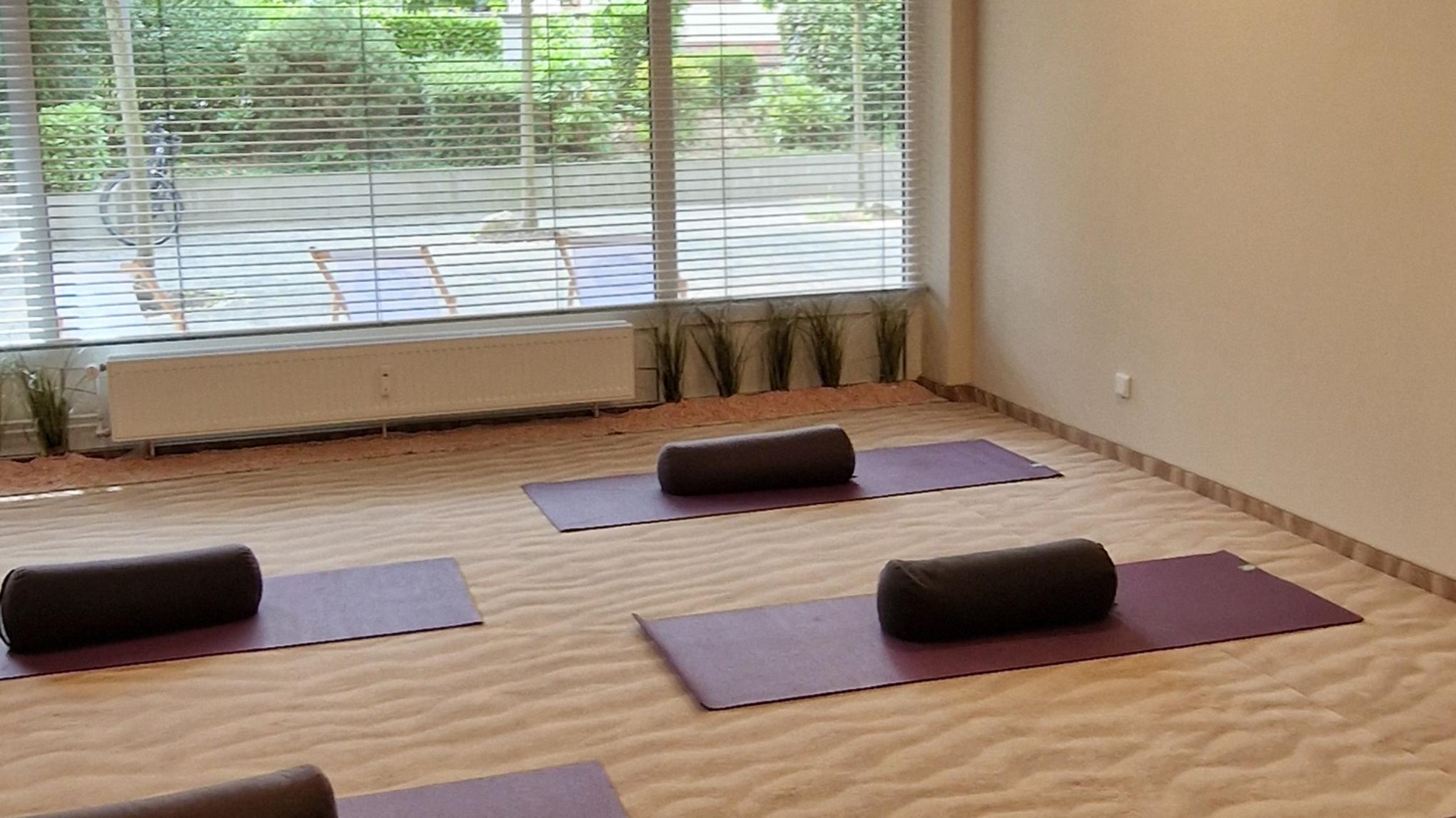 Hatha Yoga bei Salzluft Erlebnis Karben mit Andrea