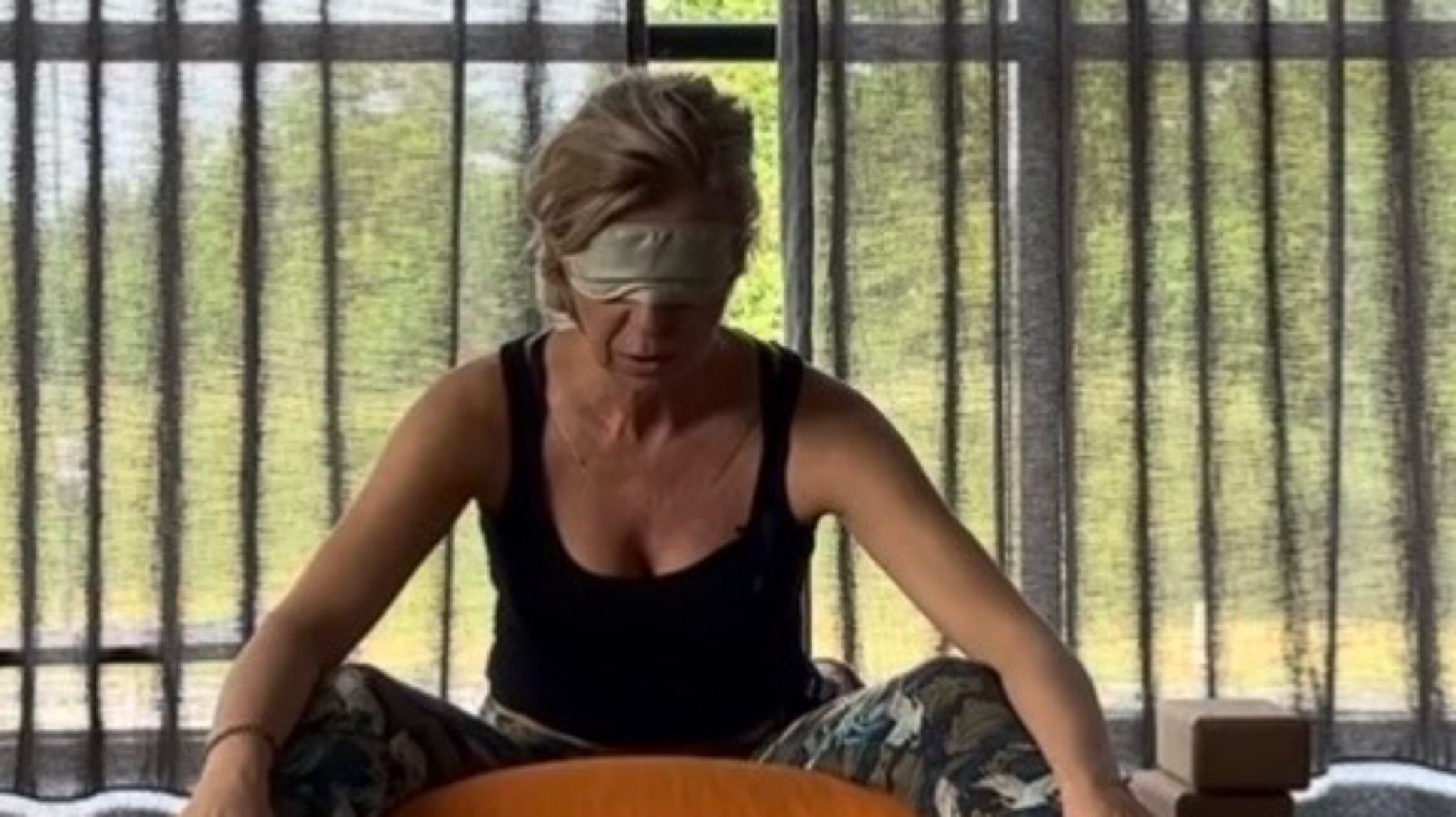 Yin 3.3 met blinddoek met yoga Nidra.