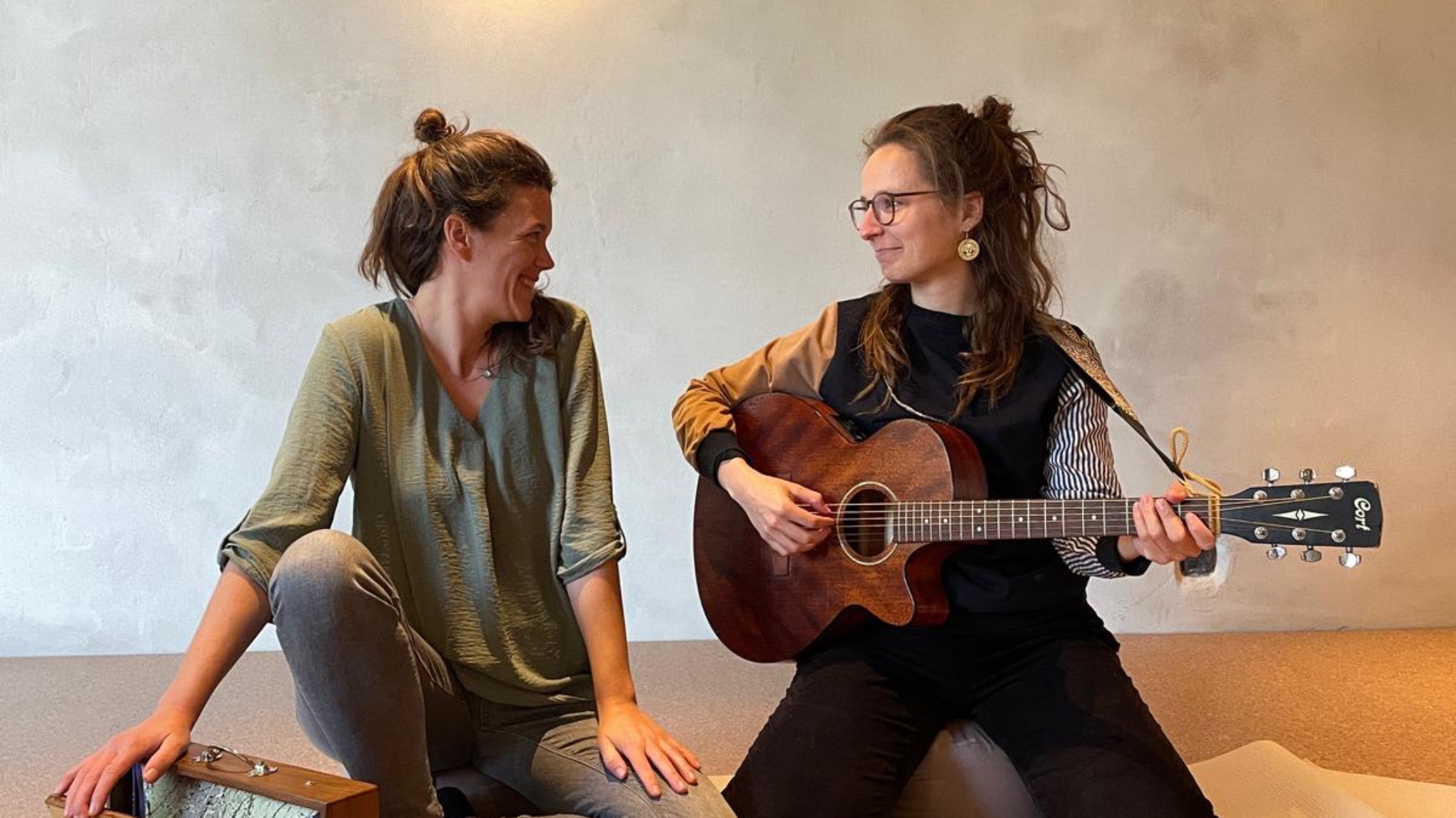 Mantracirkel met Sara & Emilie