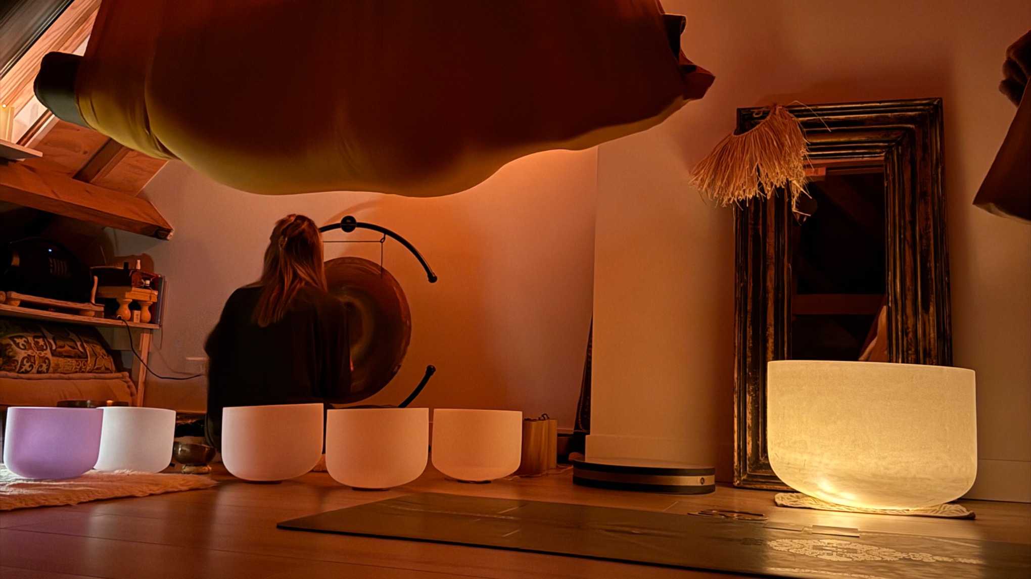 Aerial & Soundhealing, gedragen in diepe ontspanning.