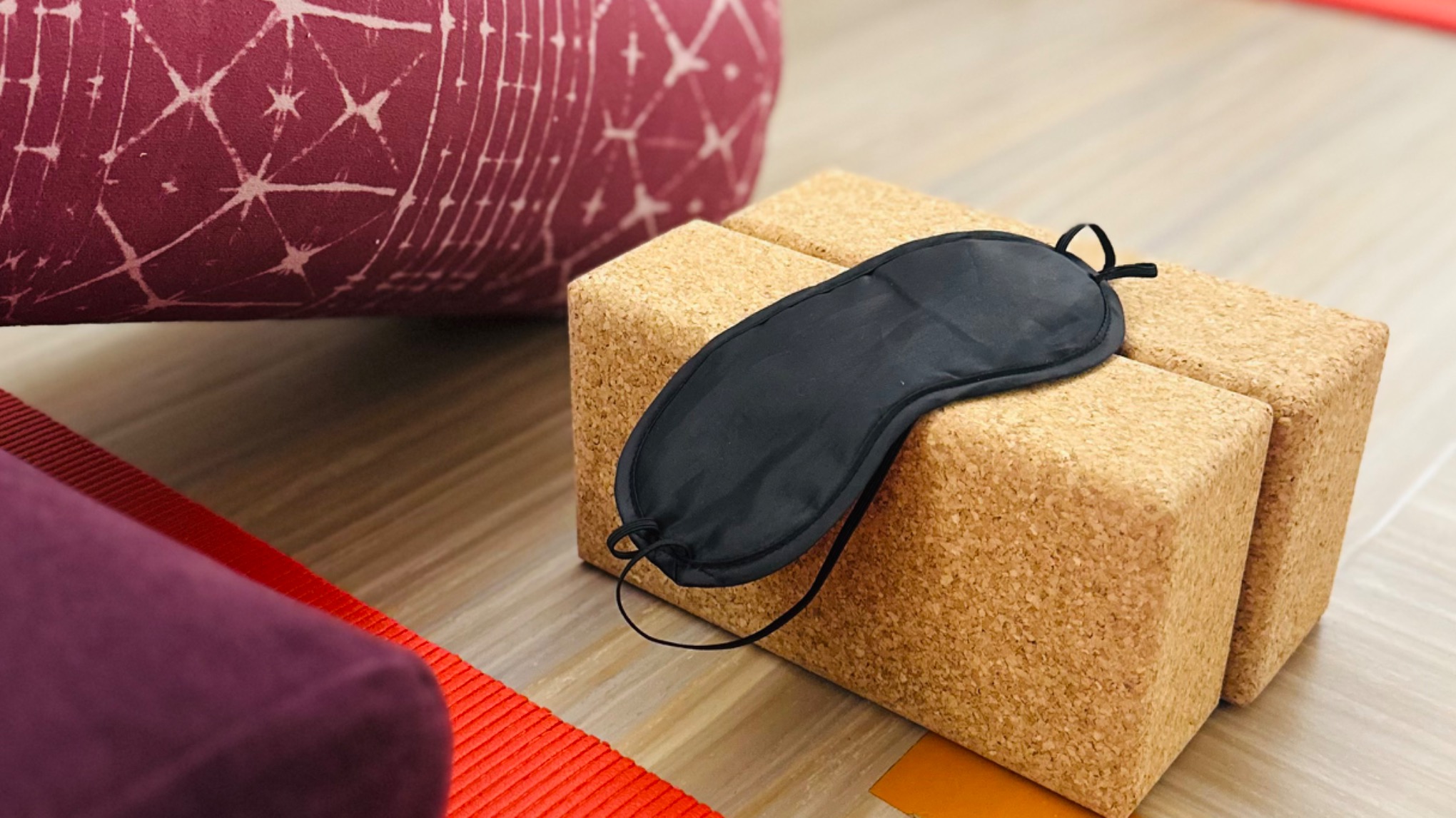 Yoga restauratif : nuit apaisée