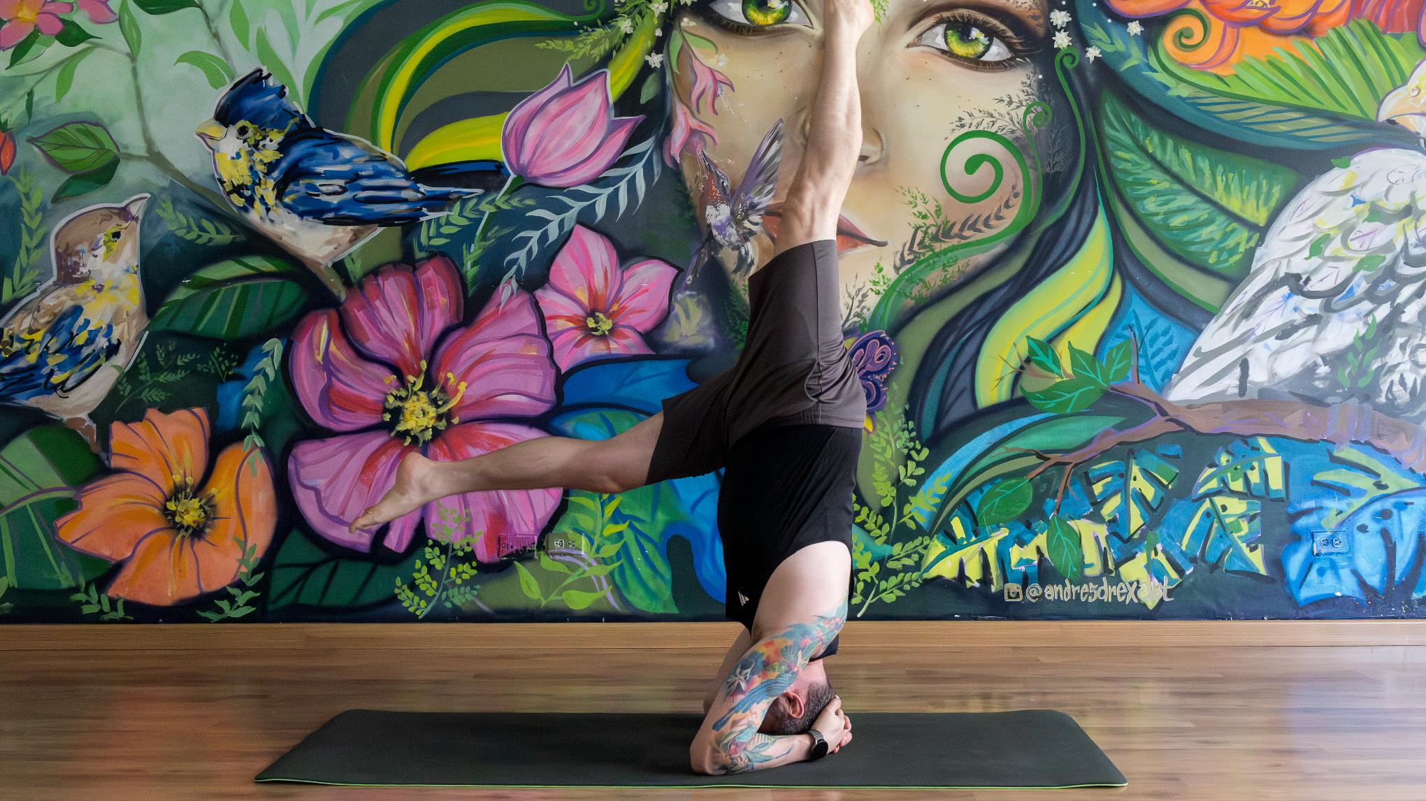 ¡Domina la parada de cabeza (Sirsasana) jugando y aprendiendo con seguridad