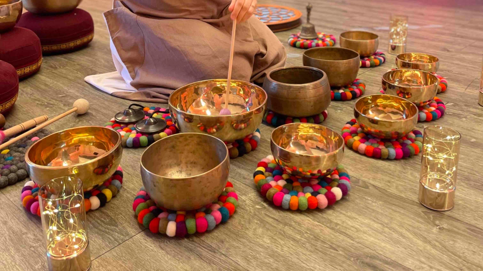 Schweben im Klang - Klangschalen & Aerial Yoga